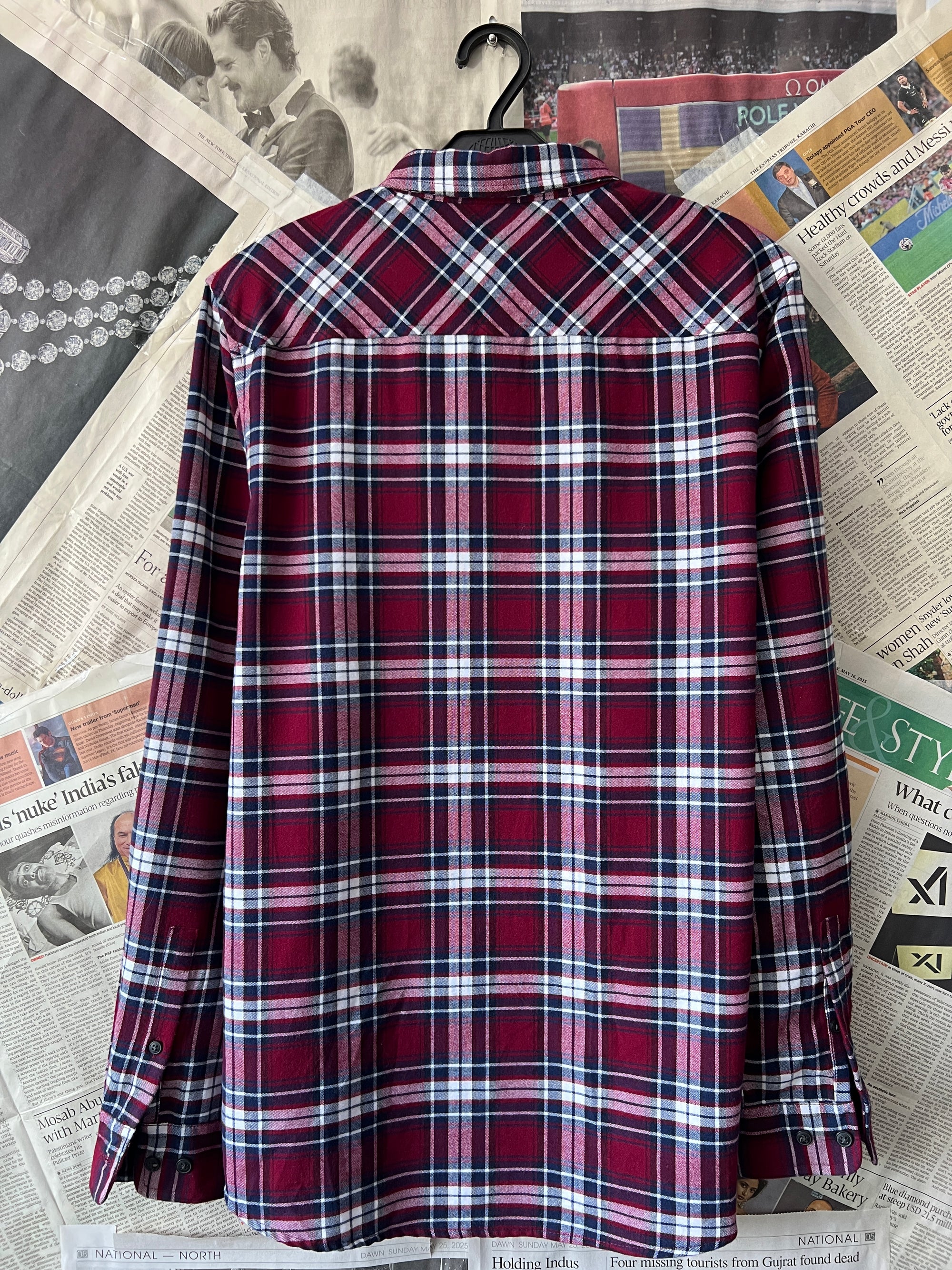 Burton® Small | Chest: 21" | Red Plaid | Shirt | 324 - Genuine Maal