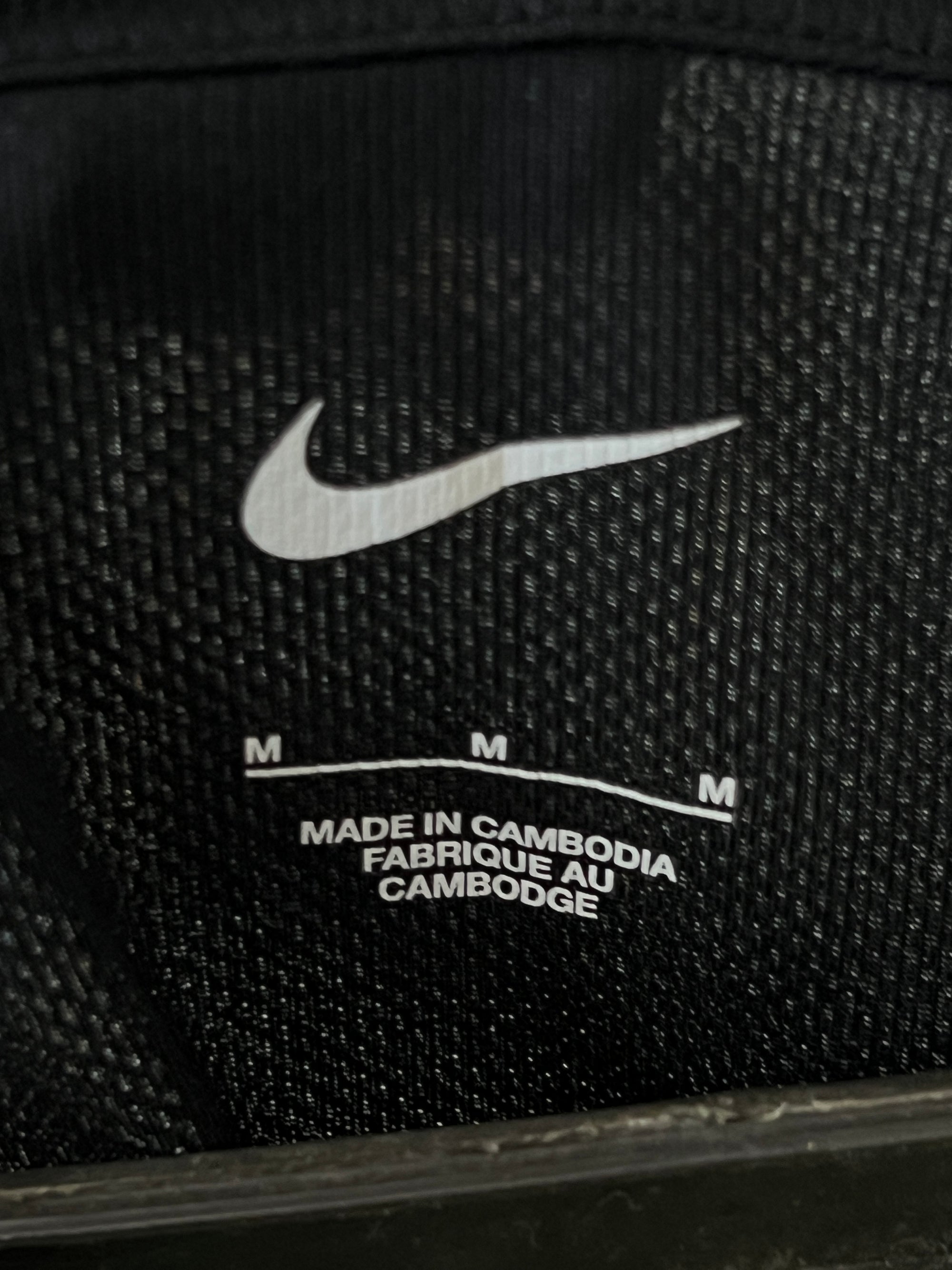 N*ke® Small | Chest: 21" | Black | T-Shirt | 350 - Genuine Maal