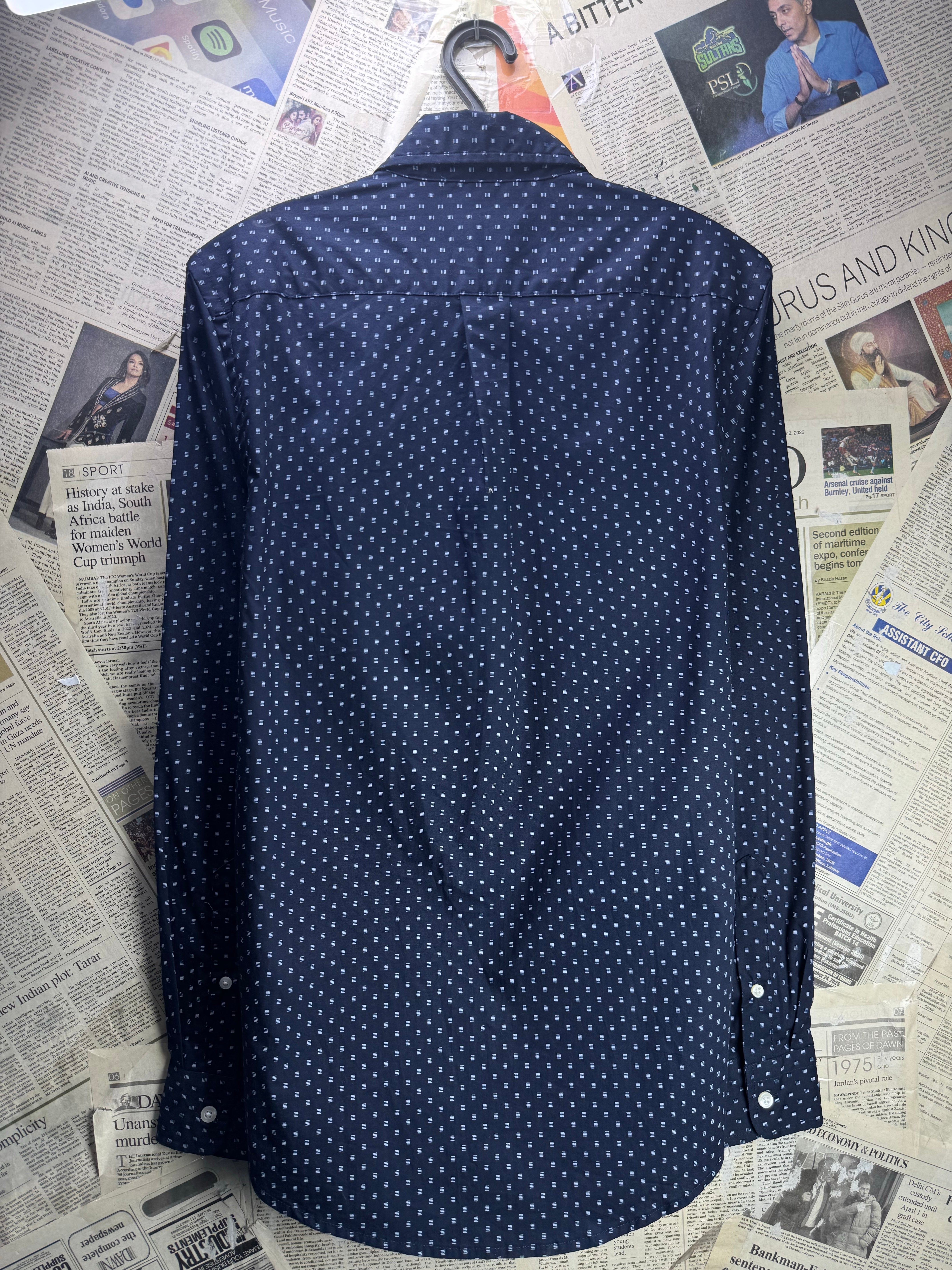 Gap® Small | Chest: 19.5" | Shirt | Cotton | 4553 - Genuine Maal