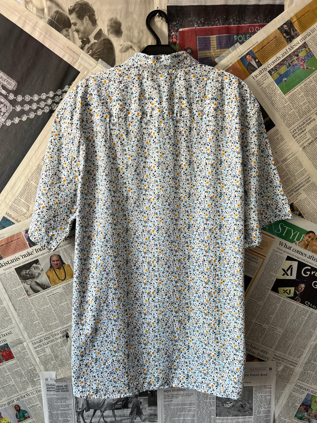 Kiabi® L/XL | Chest: 24.5" | White Pattern | Shirt | 395 - Genuine Maal