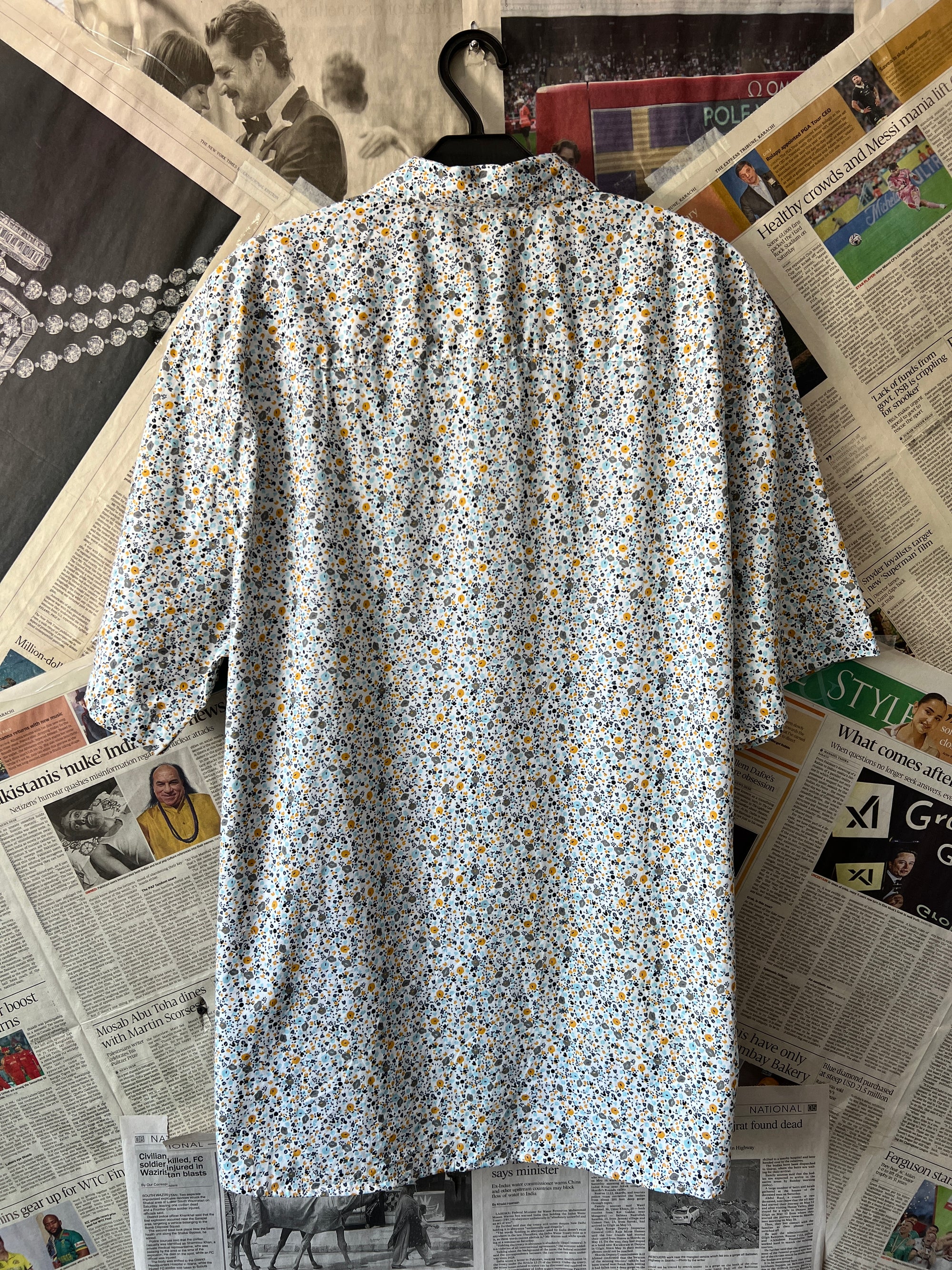 Kiabi® L/XL | Chest: 24.5" | White Pattern | Shirt | 395 - Genuine Maal