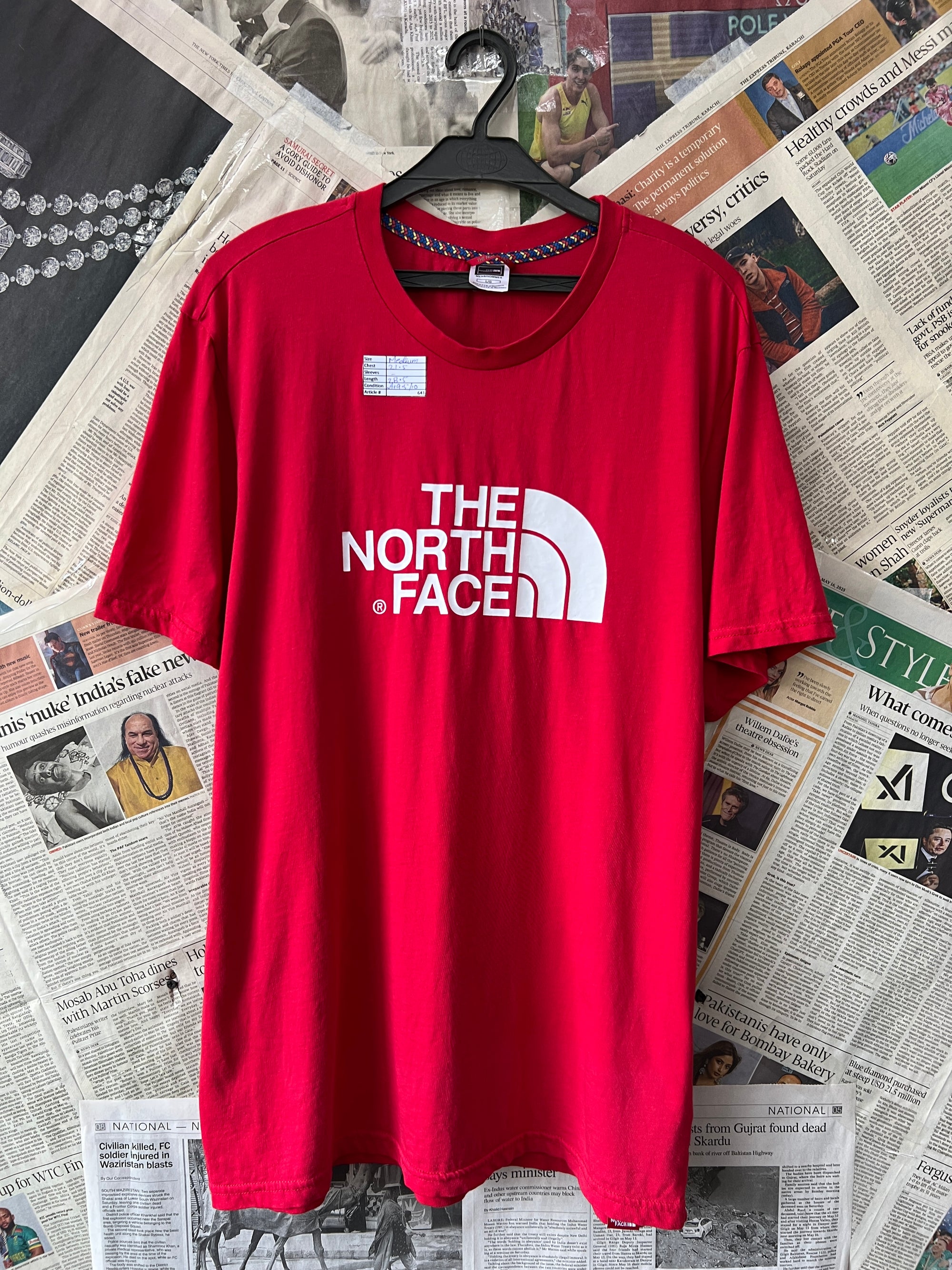 The North Face® Medium | Chest: 21.5 | Red | T-Shirt | 641 - Genuine Maal