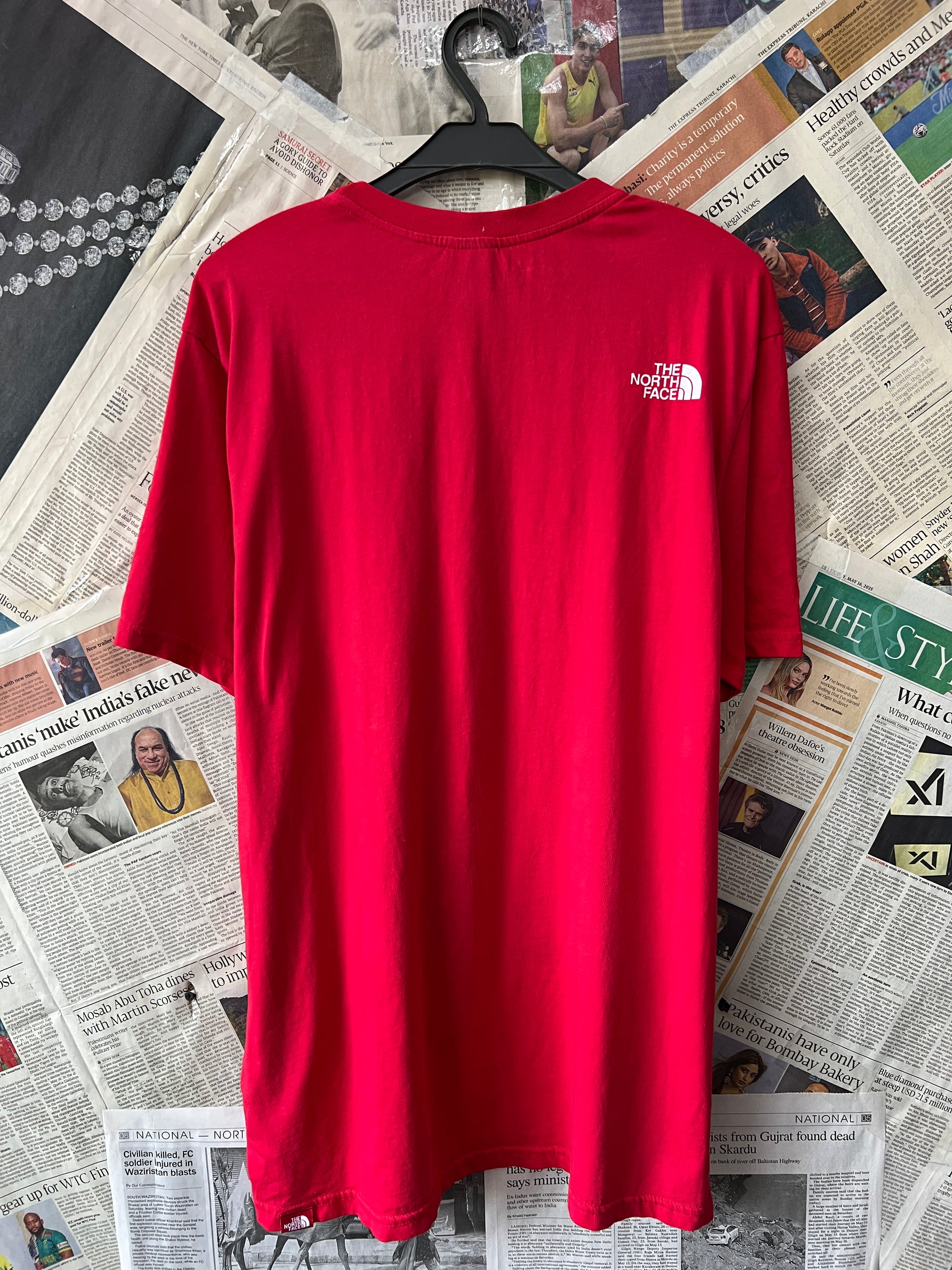 The North Face® Medium | Chest: 21.5 | Red | T-Shirt | 641 - Genuine Maal