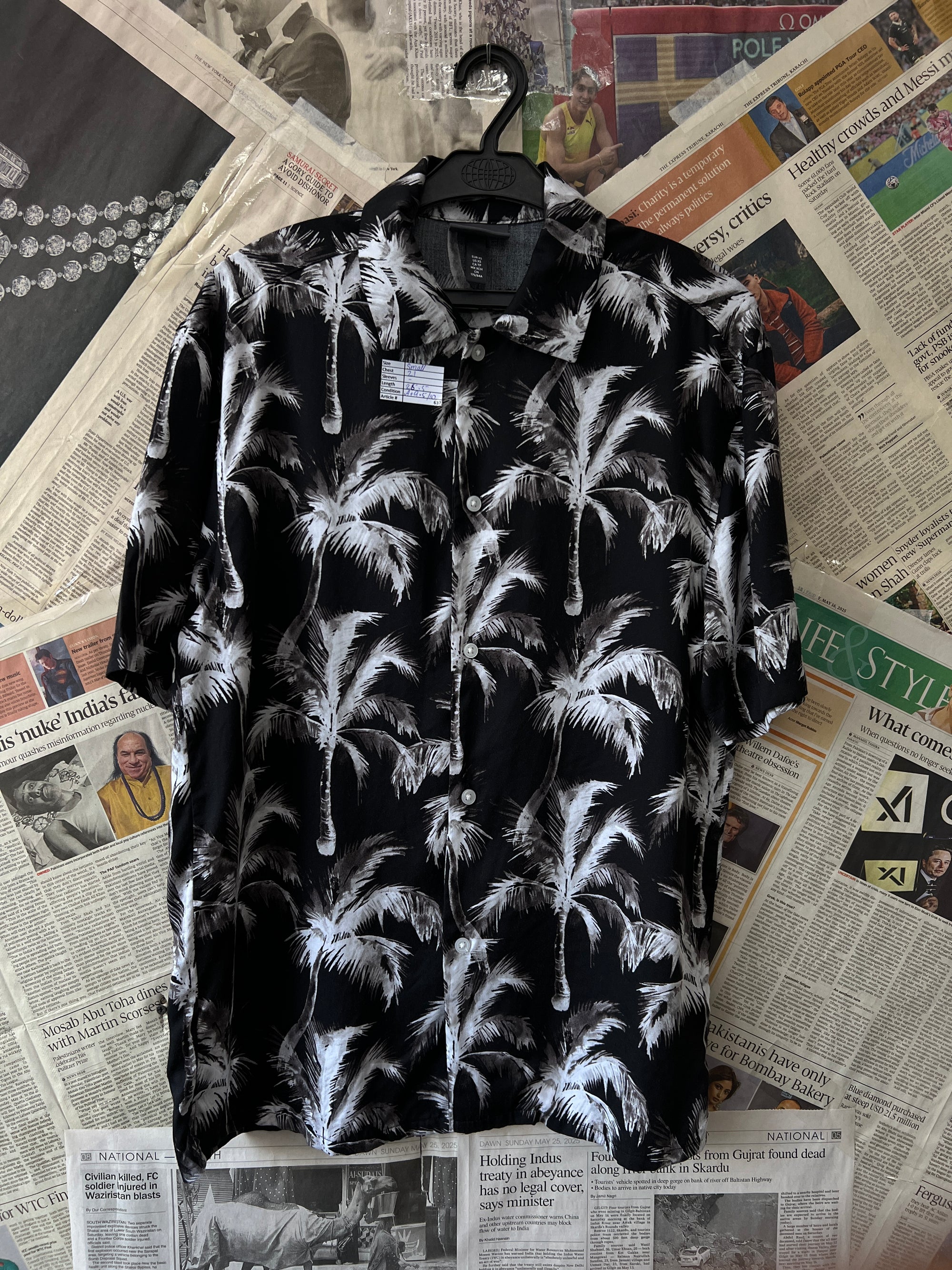 H&M® Small | Chest: 21" | Black | Huawei | 637 - Genuine Maal