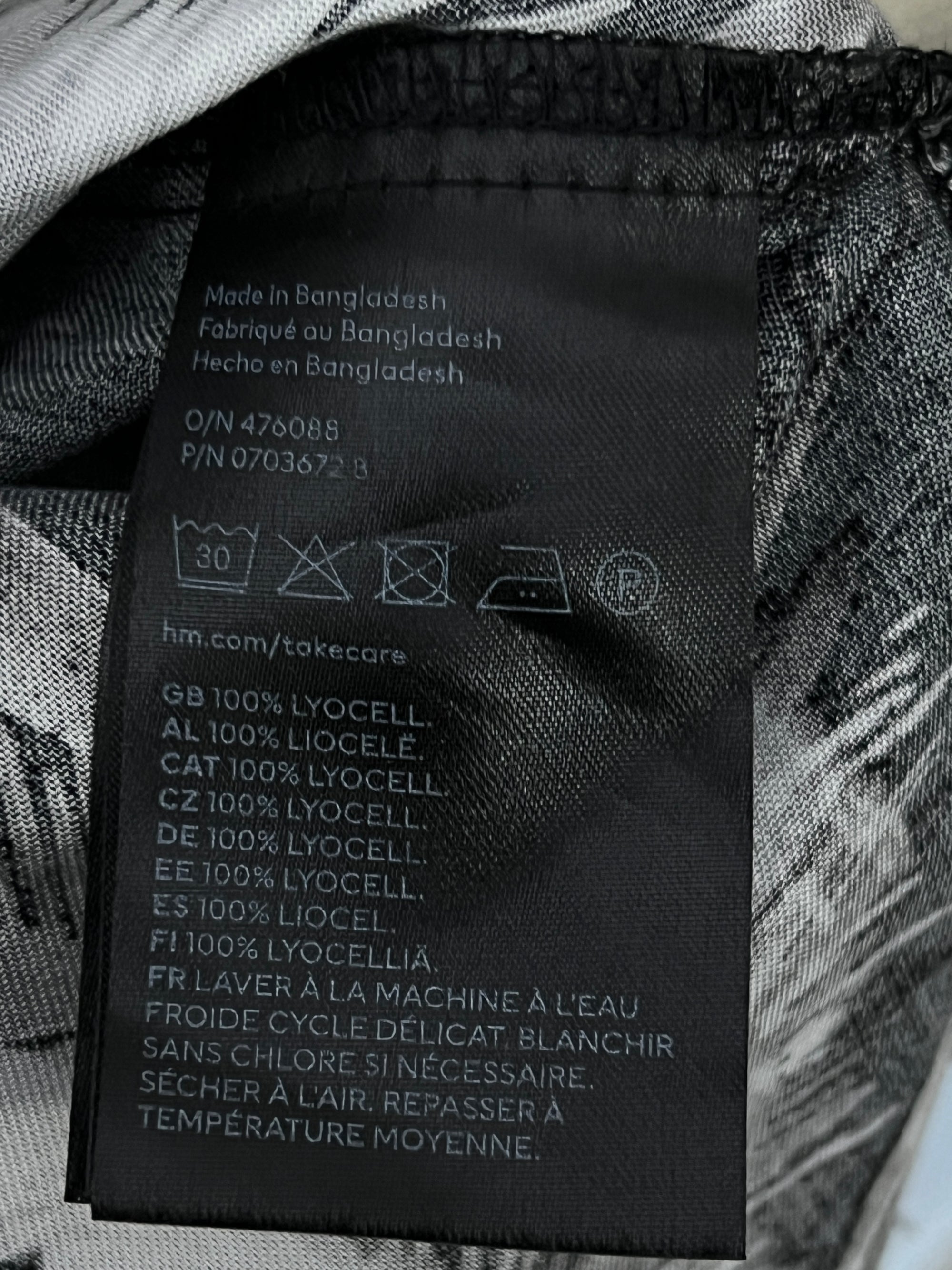 H&M® Small | Chest: 21" | Black | Huawei | 637 - Genuine Maal