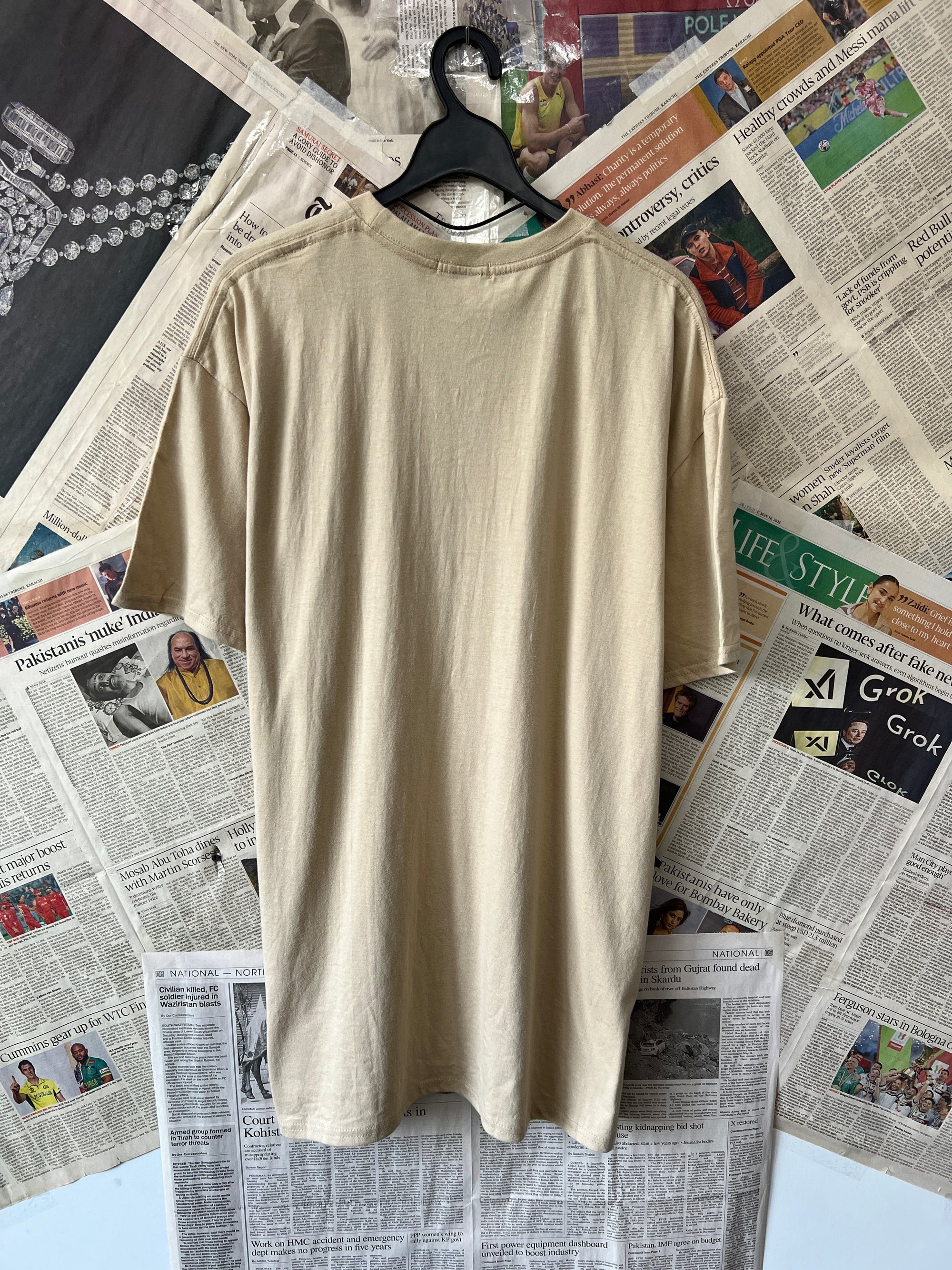 Pretty Little Thing® XL | Chest: 26" | Sand | T-Shirt | 638 - Genuine Maal