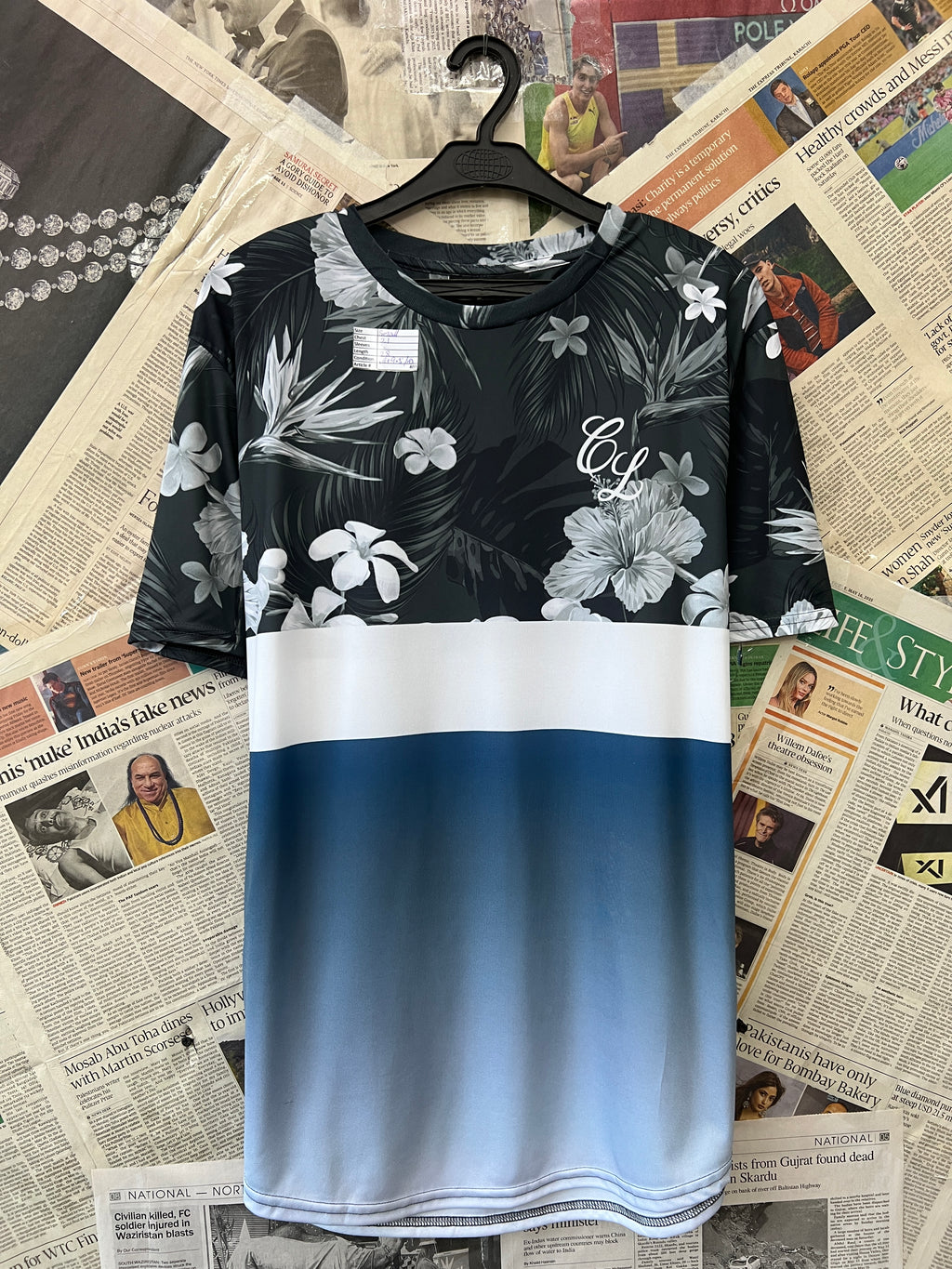 Closure® Small | Chest: 21" | Floral Black | T-Shirt | 403 - Genuine Maal