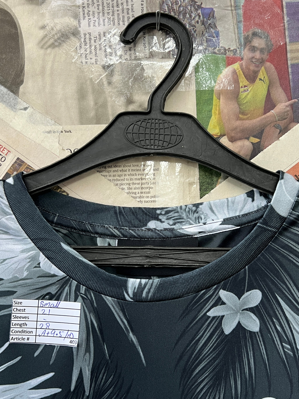 Closure® Small | Chest: 21" | Floral Black | T-Shirt | 403 - Genuine Maal