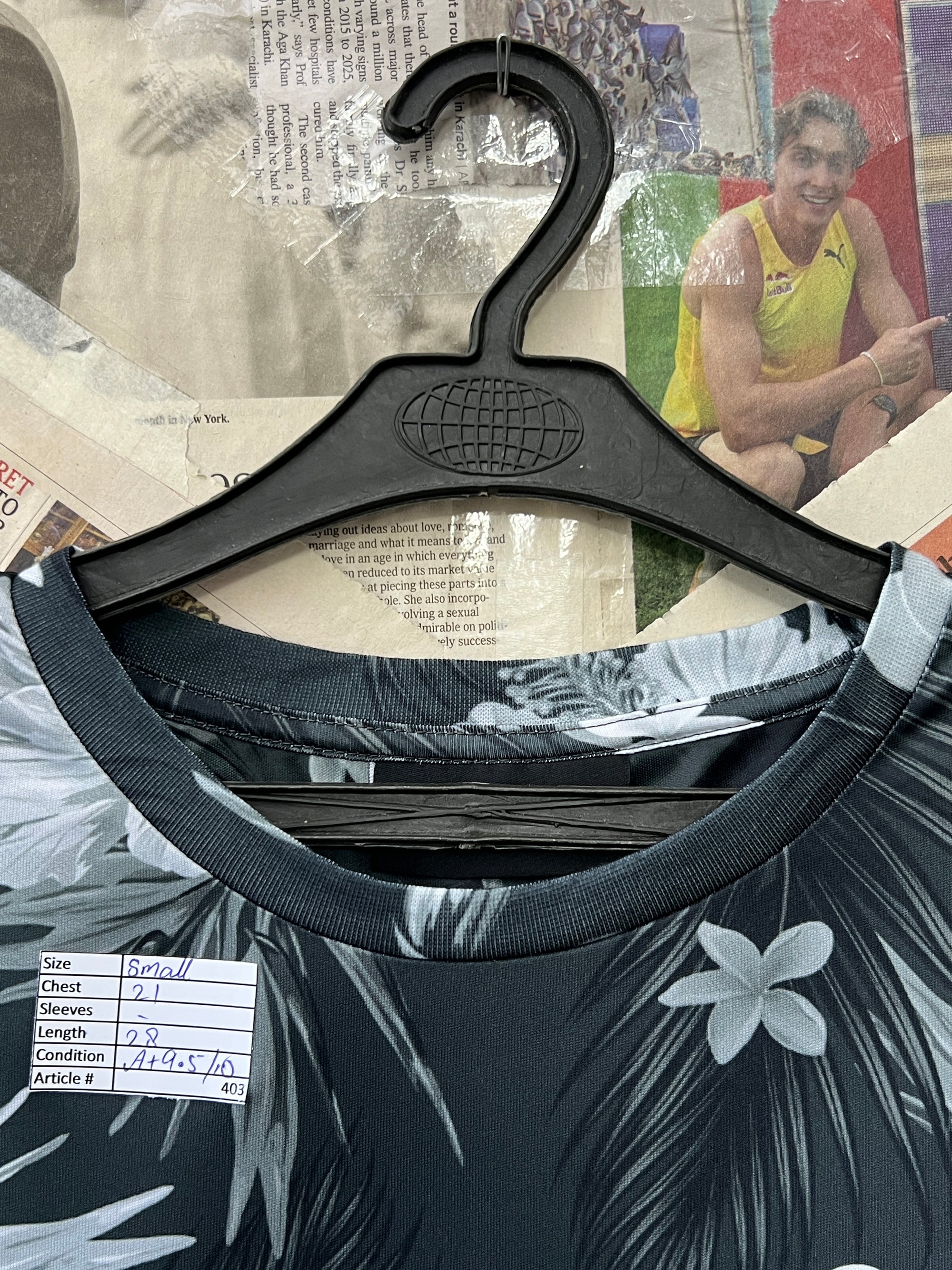 Closure® Small | Chest: 21" | Floral Black | T-Shirt | 403 - Genuine Maal