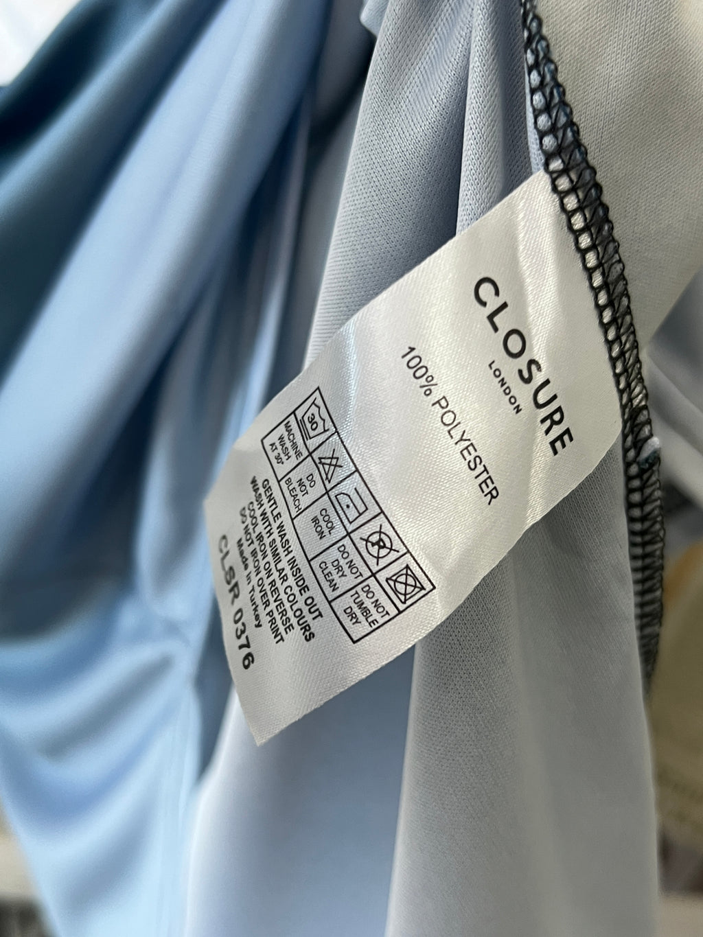 Closure® Small | Chest: 21" | Floral Black | T-Shirt | 403 - Genuine Maal