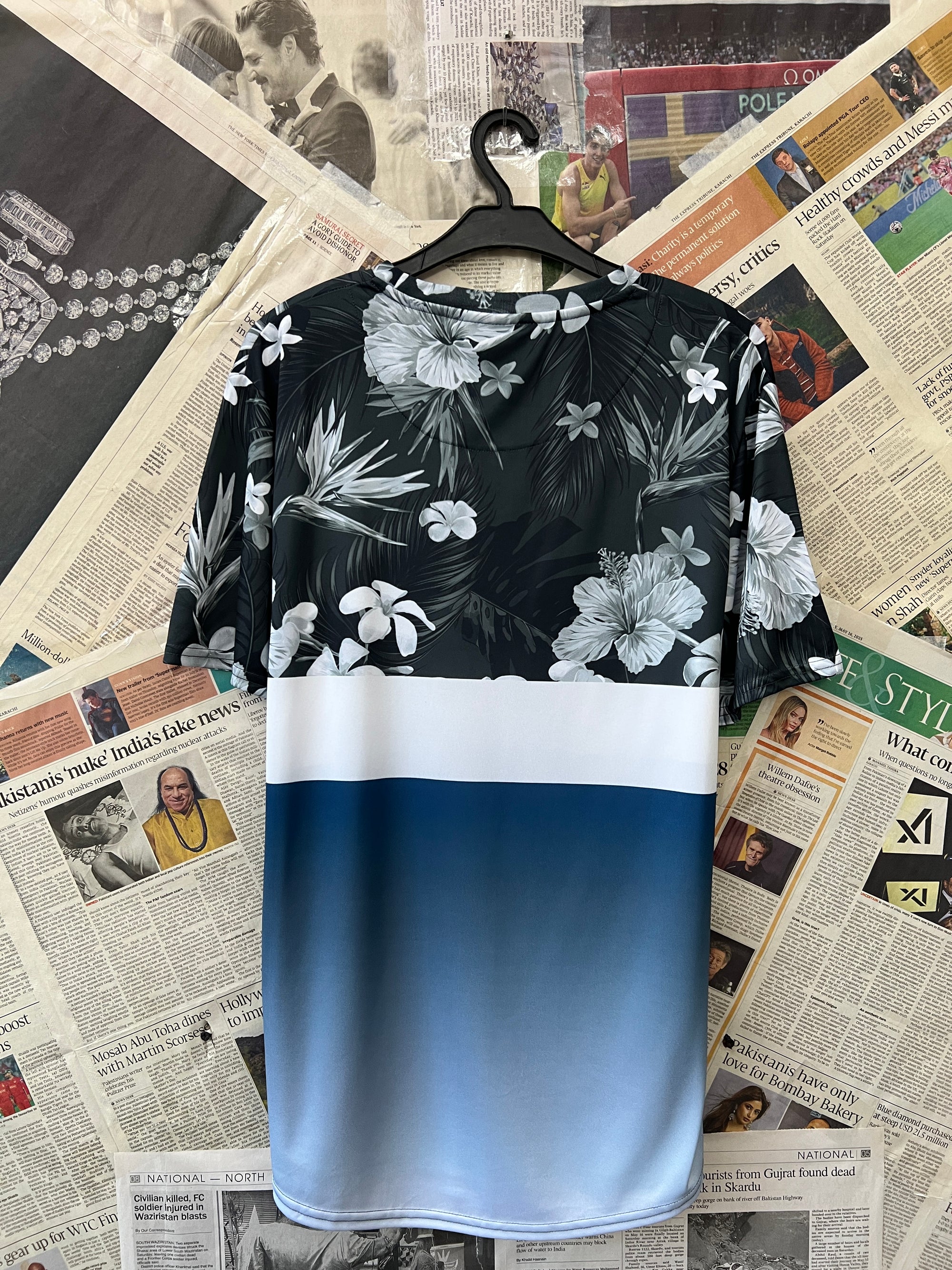 Closure® Small | Chest: 21" | Floral Black | T-Shirt | 403 - Genuine Maal