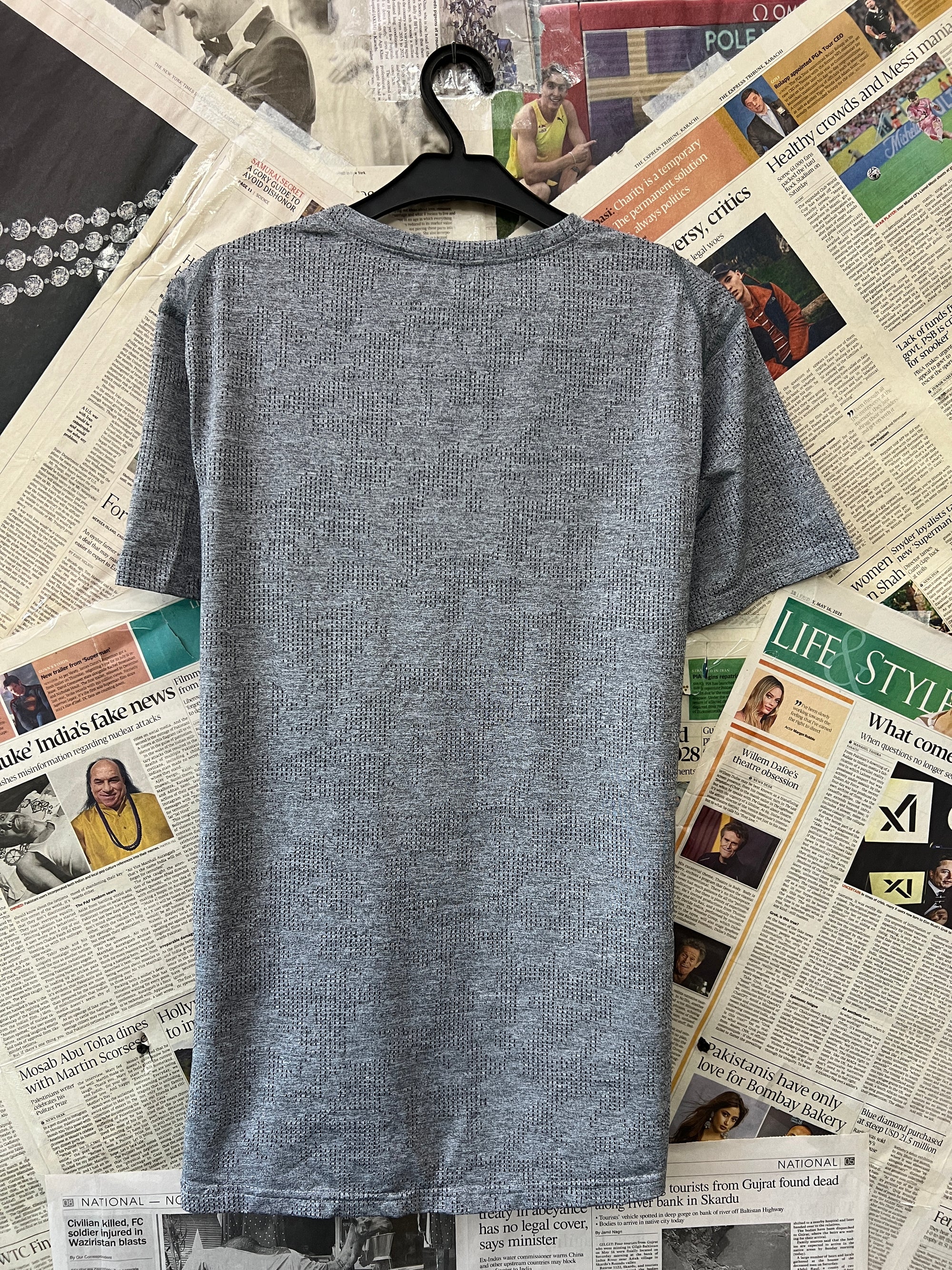 Under Armour® Small | Chest: 19.5" | Grey | T-Shirt | 402 - Genuine Maal