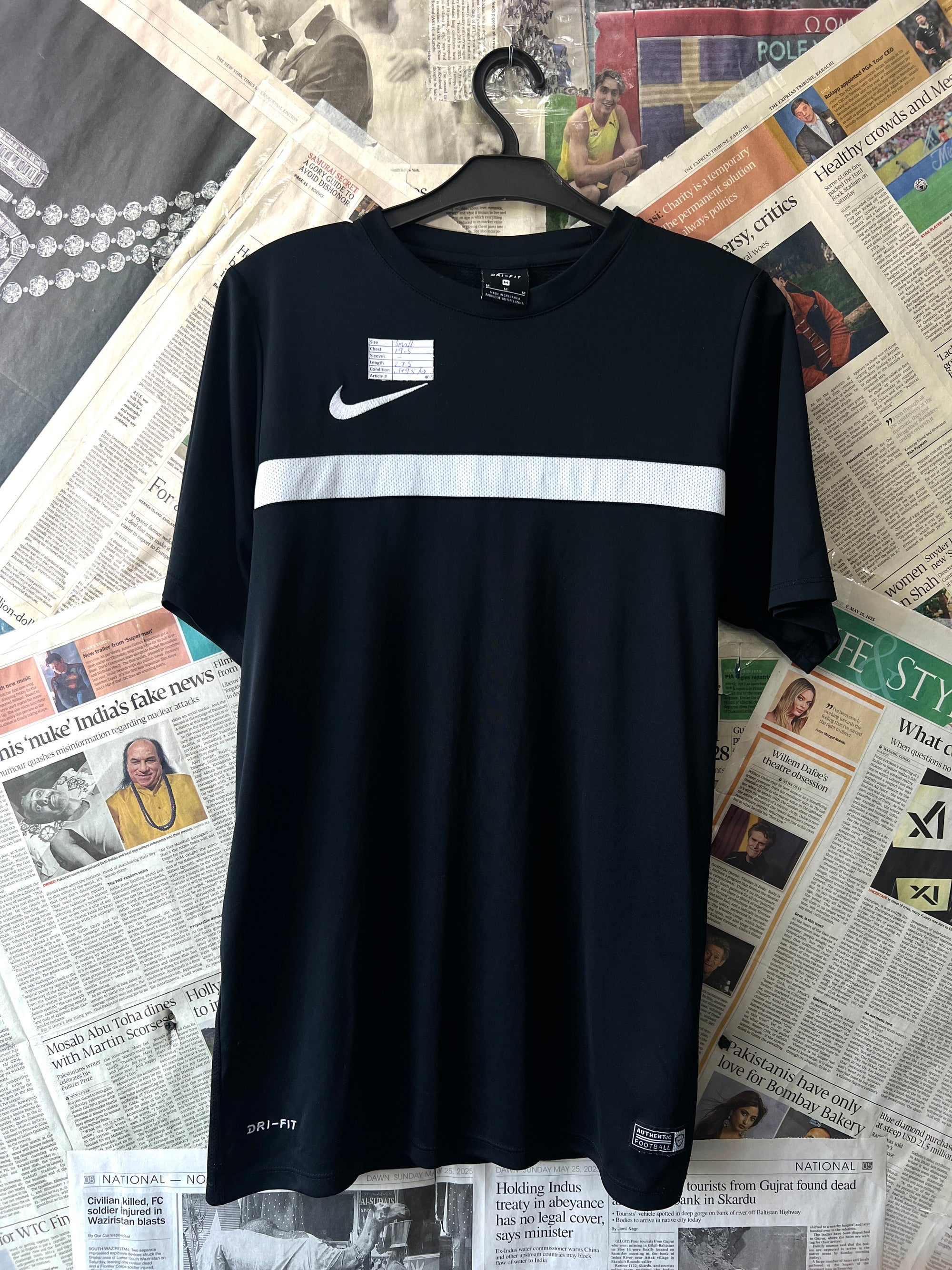 N*ke® Small | Chest: 19.5" | Black | T-Shirt | 407 - Genuine Maal