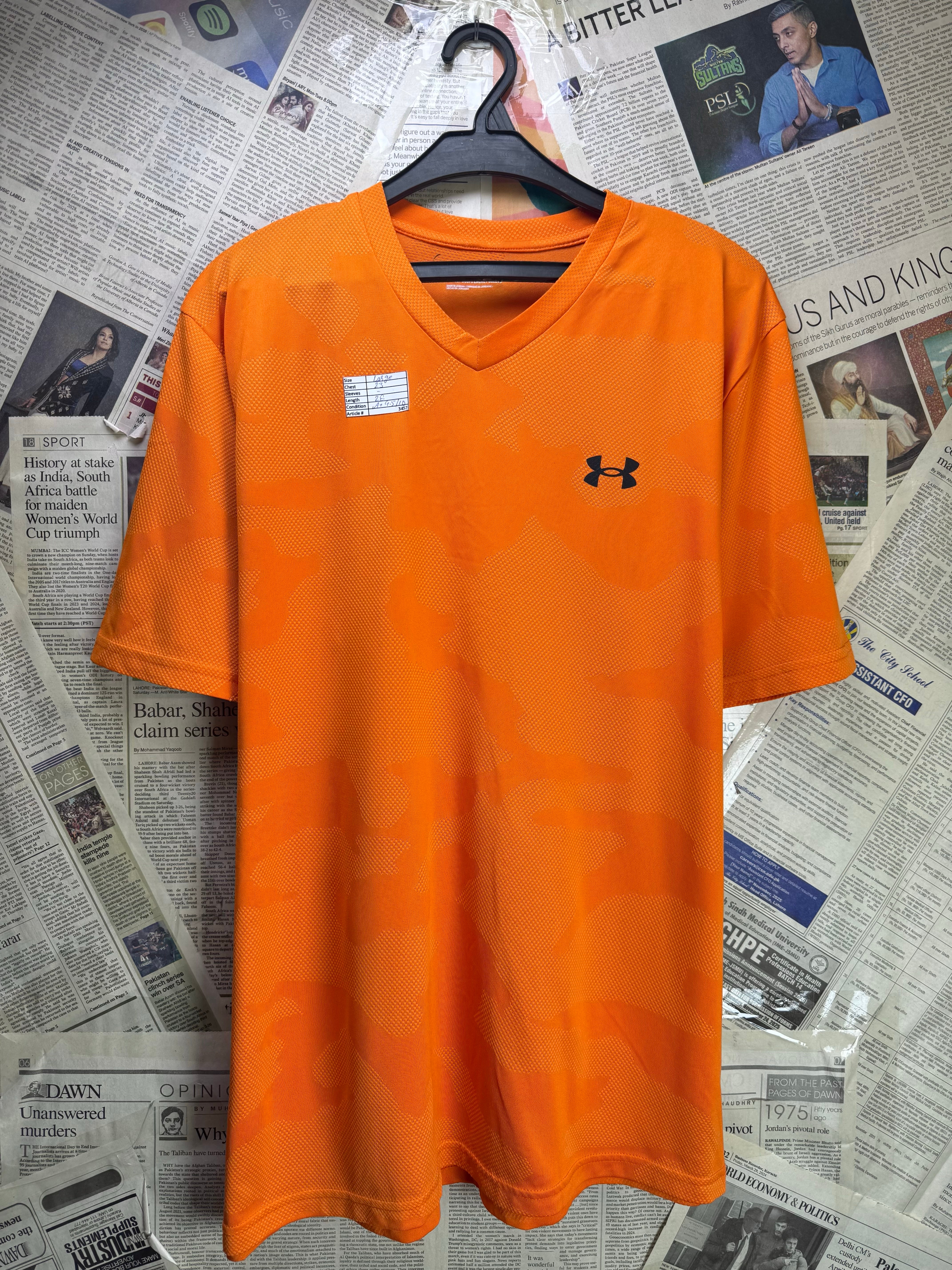 Under Armo*r® Large | Chest: 23" | Burnt Orange | Sports T-Shirt | 3457 - Genuine Maal