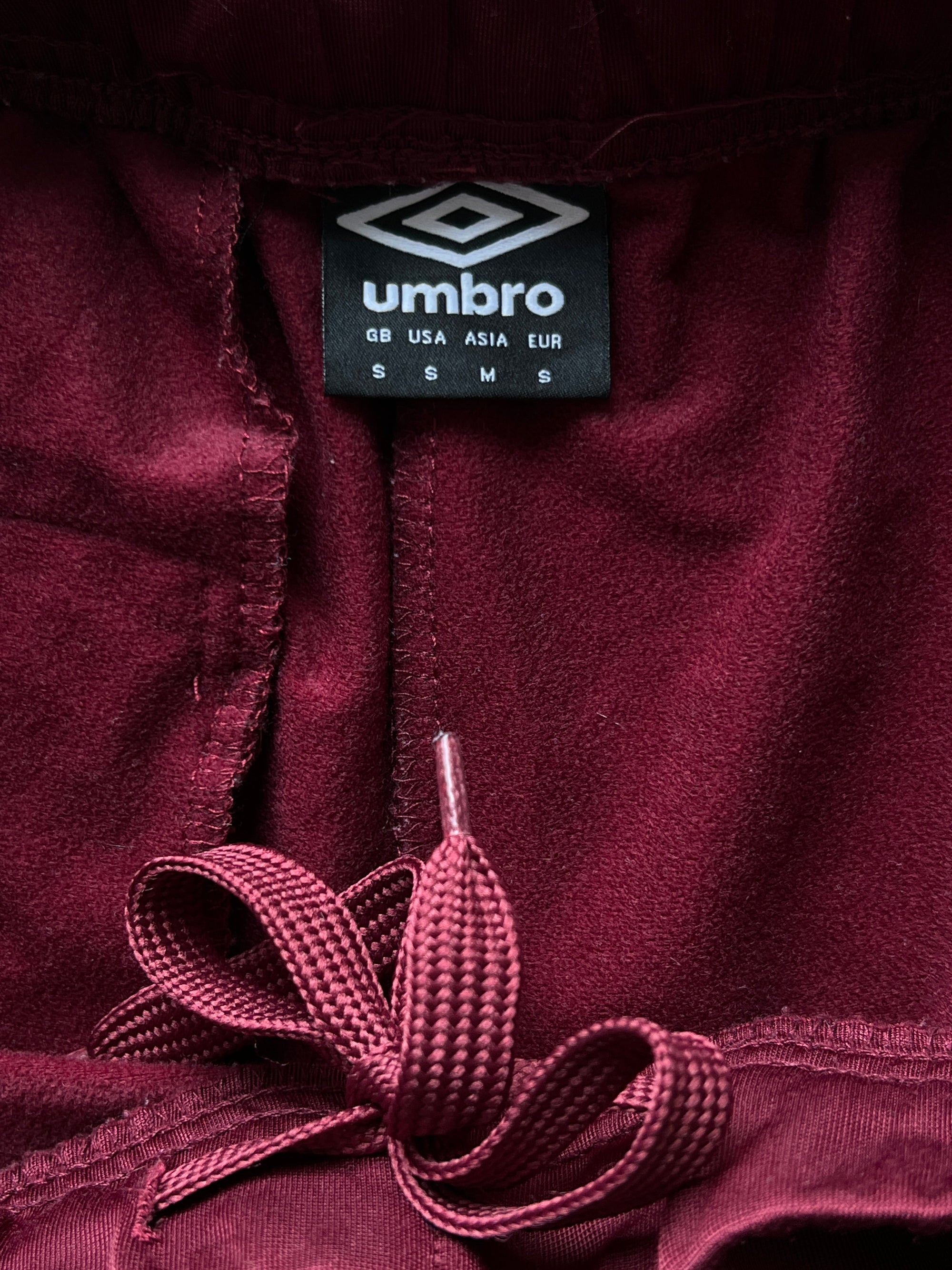 Umbro® Waist: 28" to 30" | Maroon | Trouser | 1059 - Genuine Maal