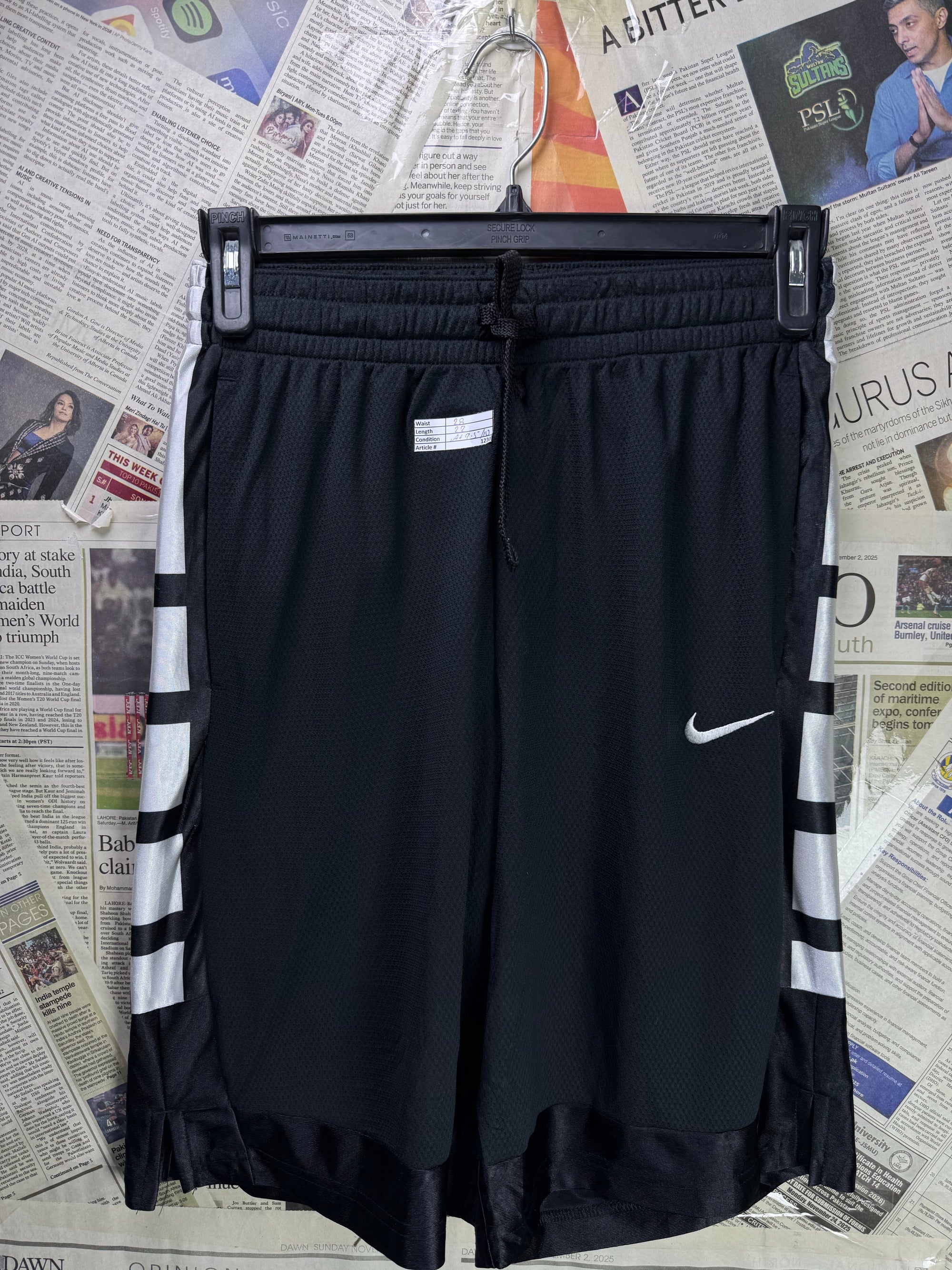 N*ke® Waist: 28" | Black | Sports Shorts | Poly | 1230 - Genuine Maal