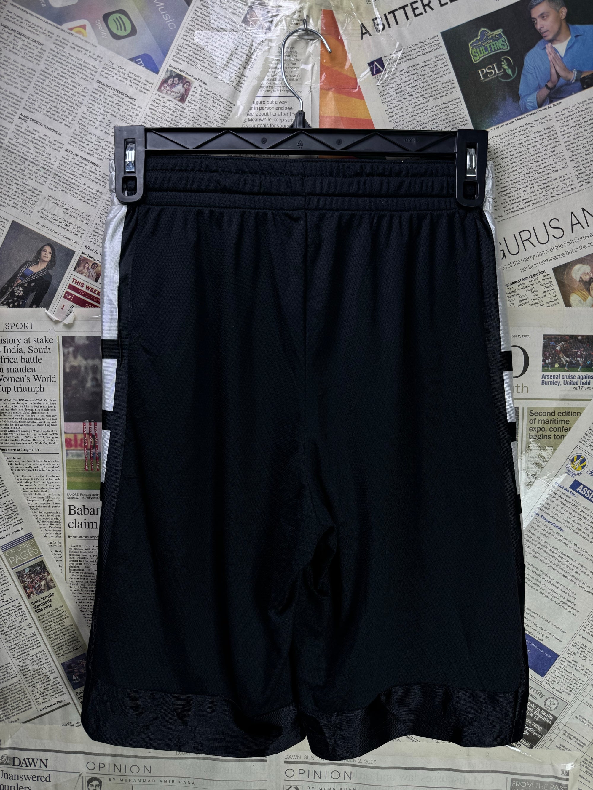 N*ke® Waist: 28" | Black | Sports Shorts | Poly | 1230 - Genuine Maal