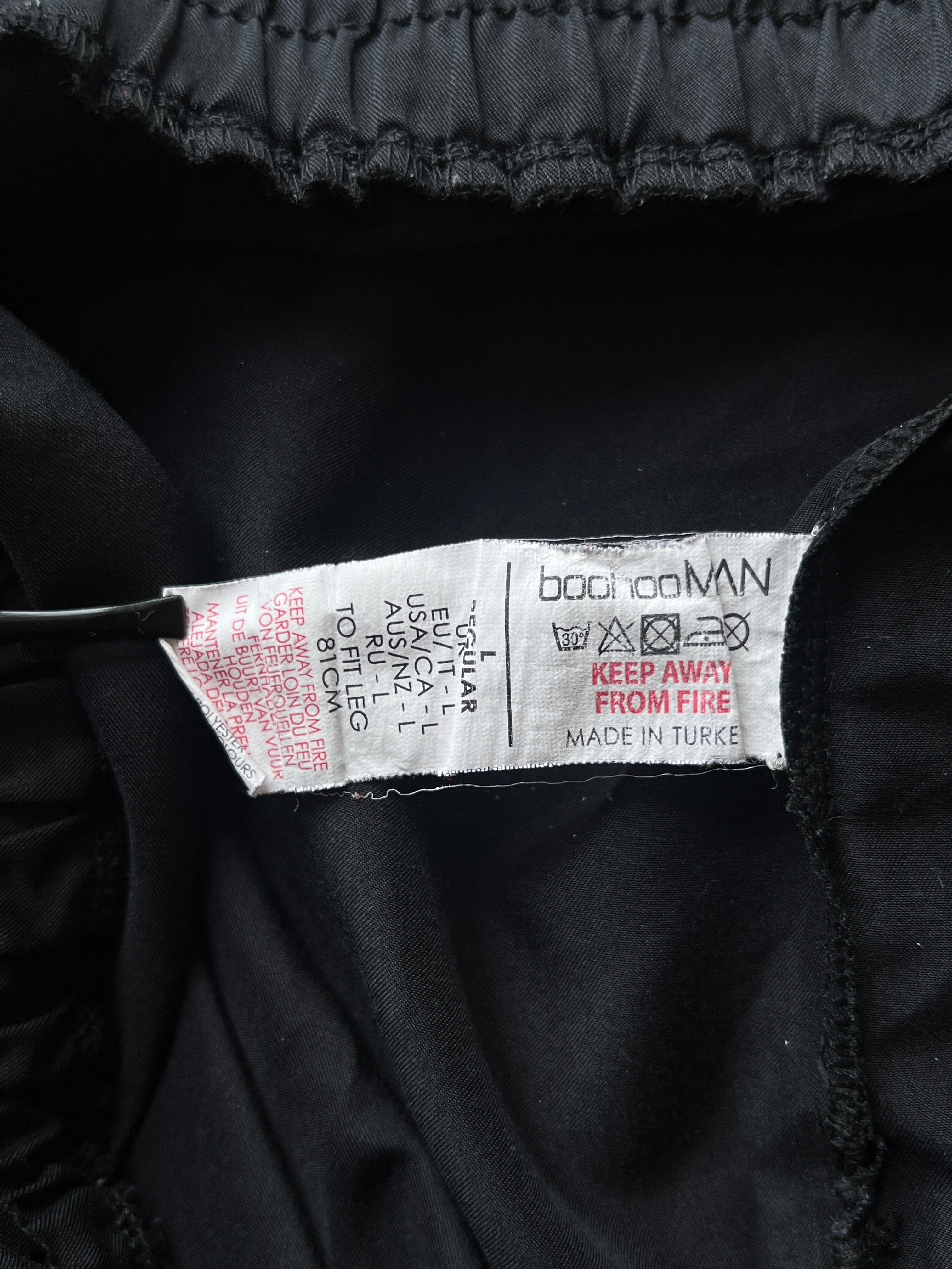 MAN® Waist: 30" to 32" | Black | Cargo Trouser | 1026 - Genuine Maal