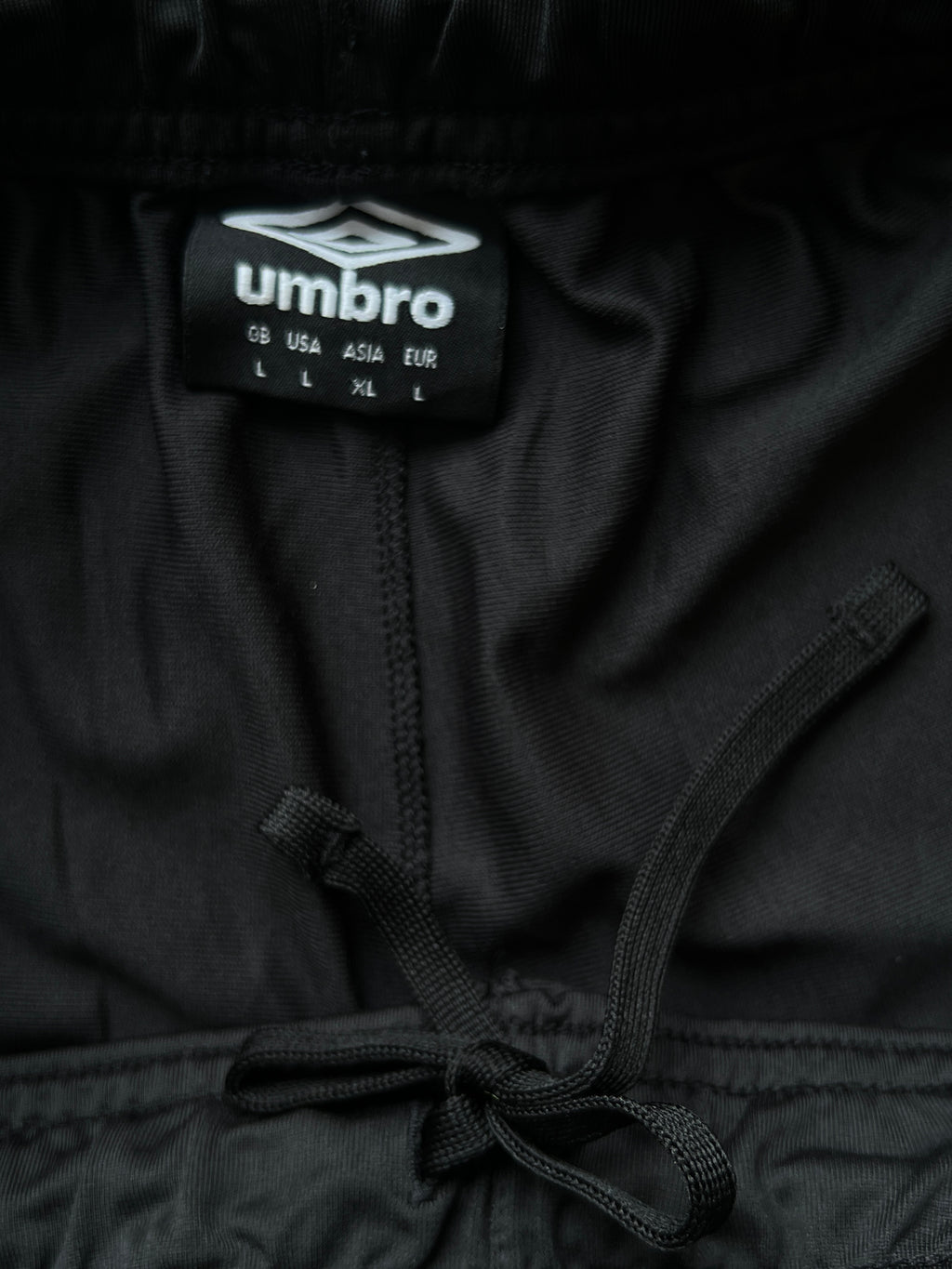 Umbro® Waist: 32" to 34" | Black | Shorts | 899 - Genuine Maal