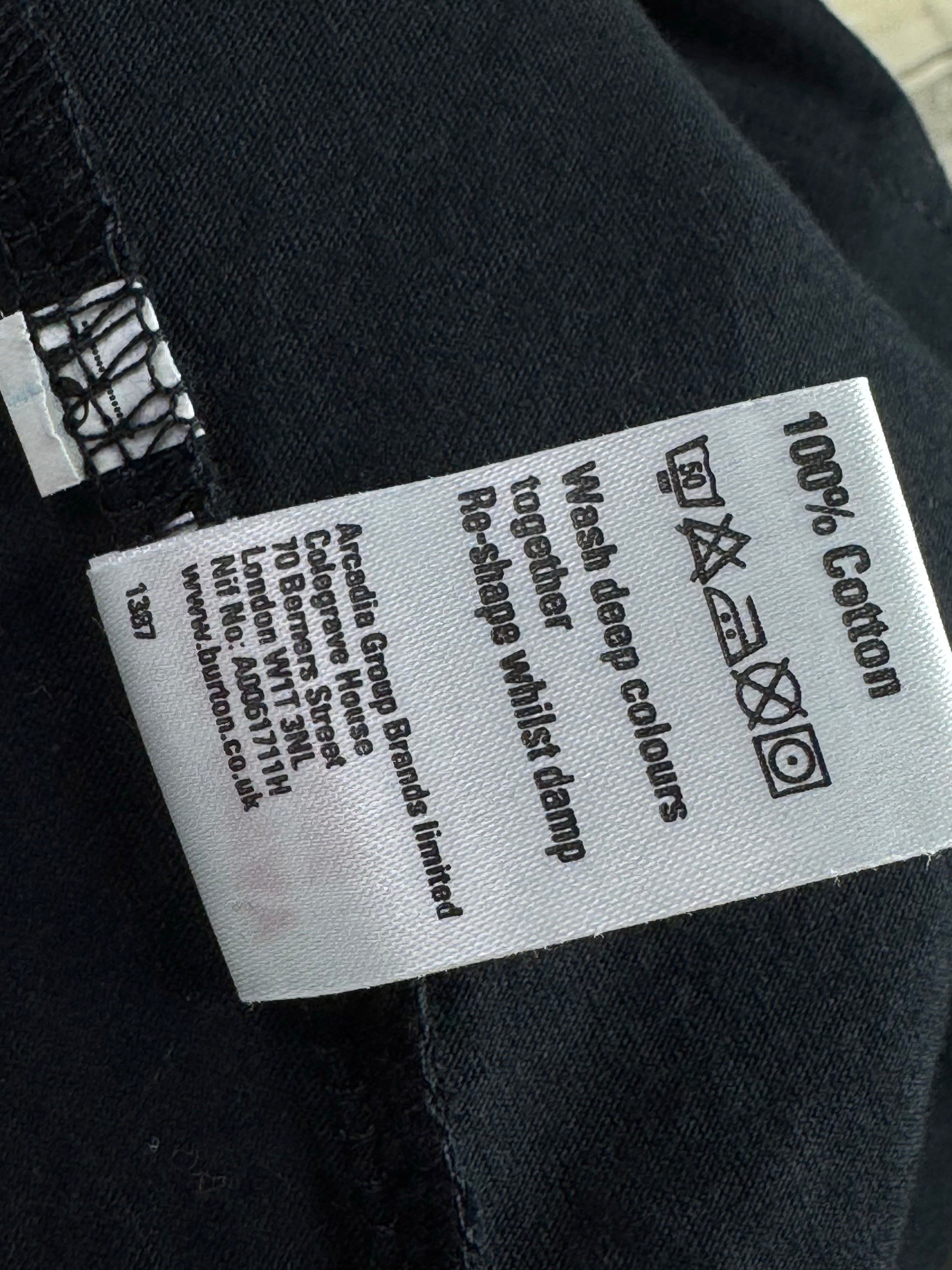 Burton® Medium | Chest: 22.5" | Black | T-Shirt | Cotton | 4446 - Genuine Maal