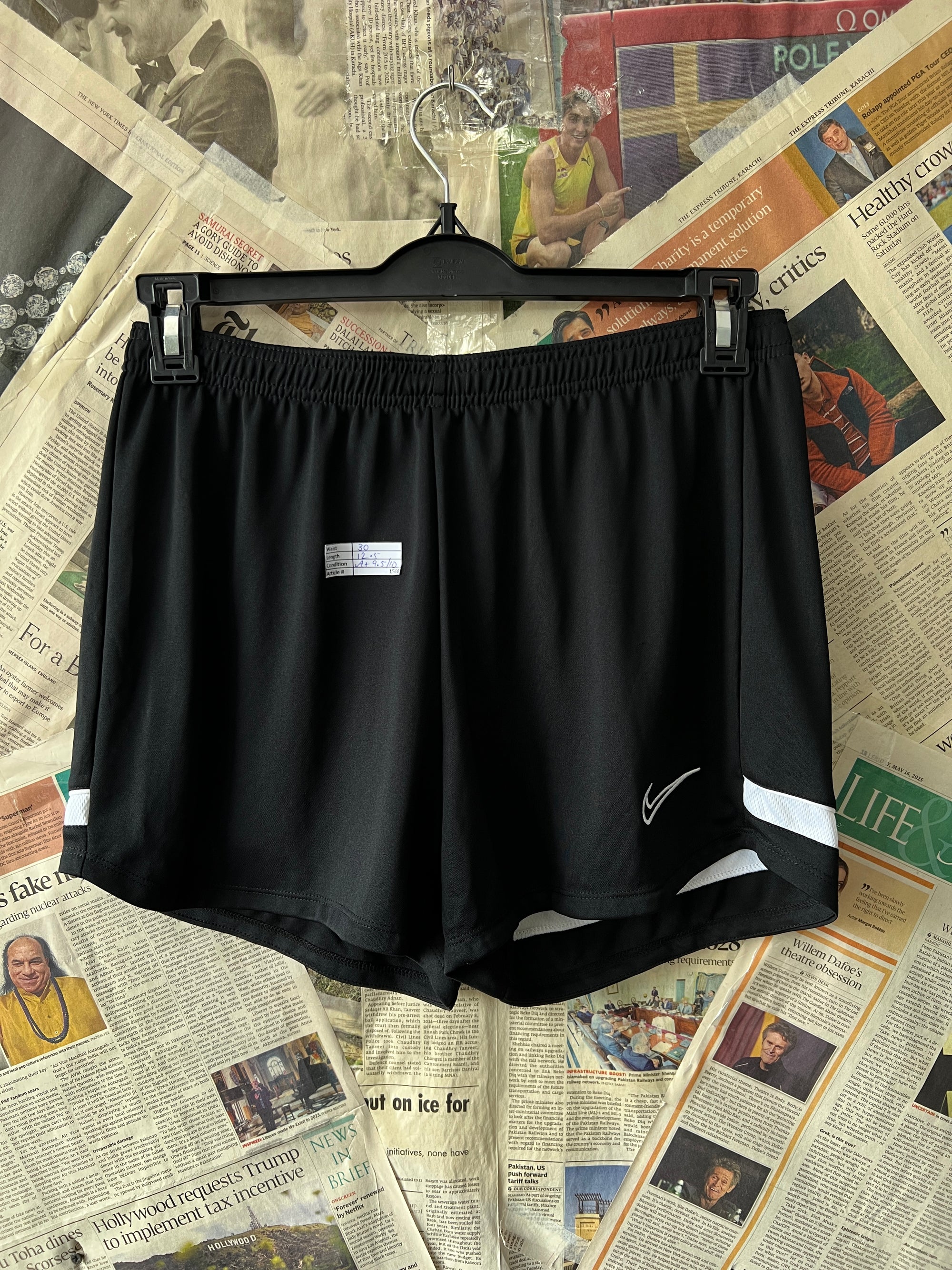 N*ke® Waist: 30" | Black | Shorts | 1500 - Genuine Maal