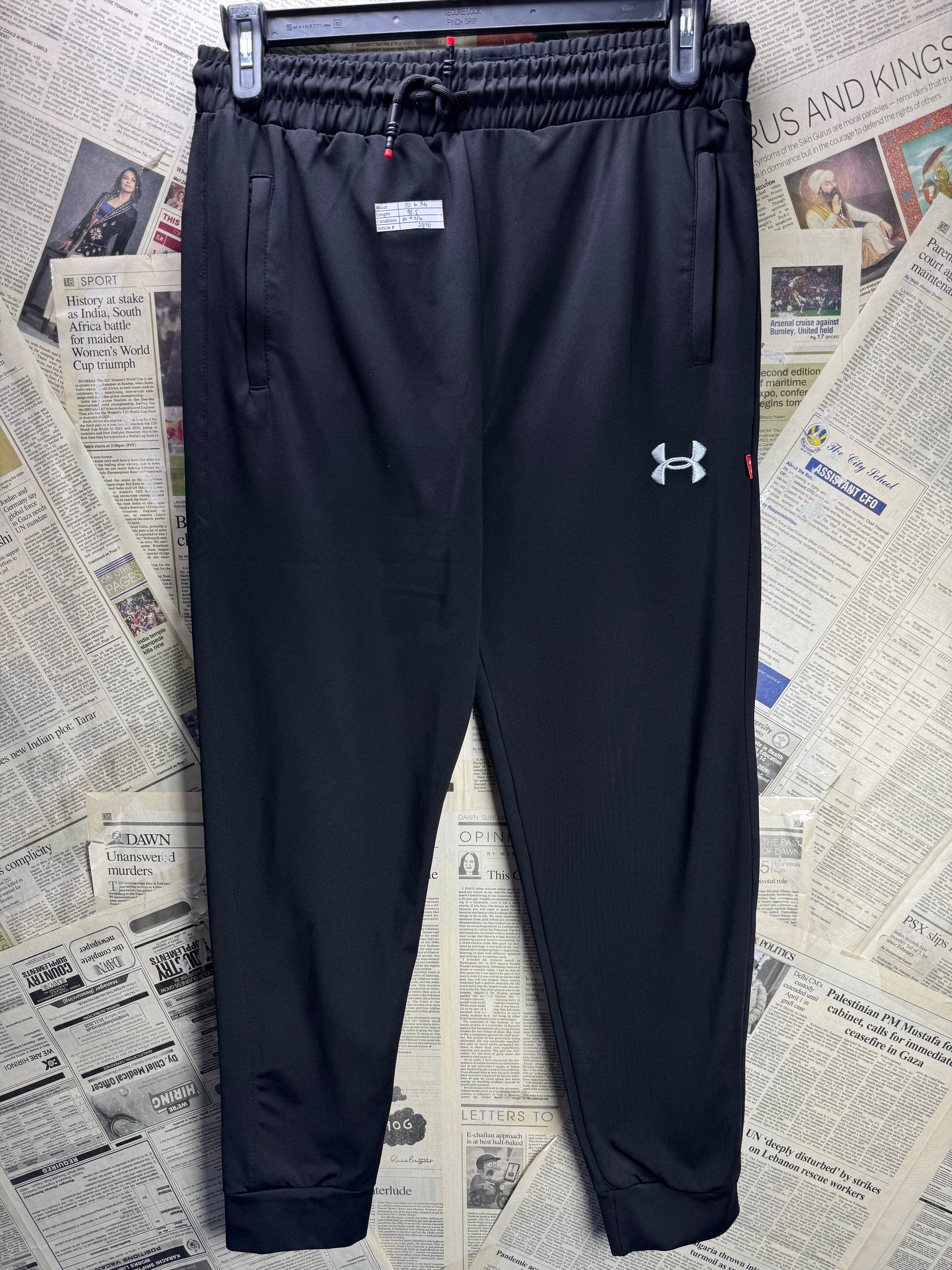 Under Armo*r® Waist: 32" to 34" | Black | Sports Trousers | 2890 - Genuine Maal