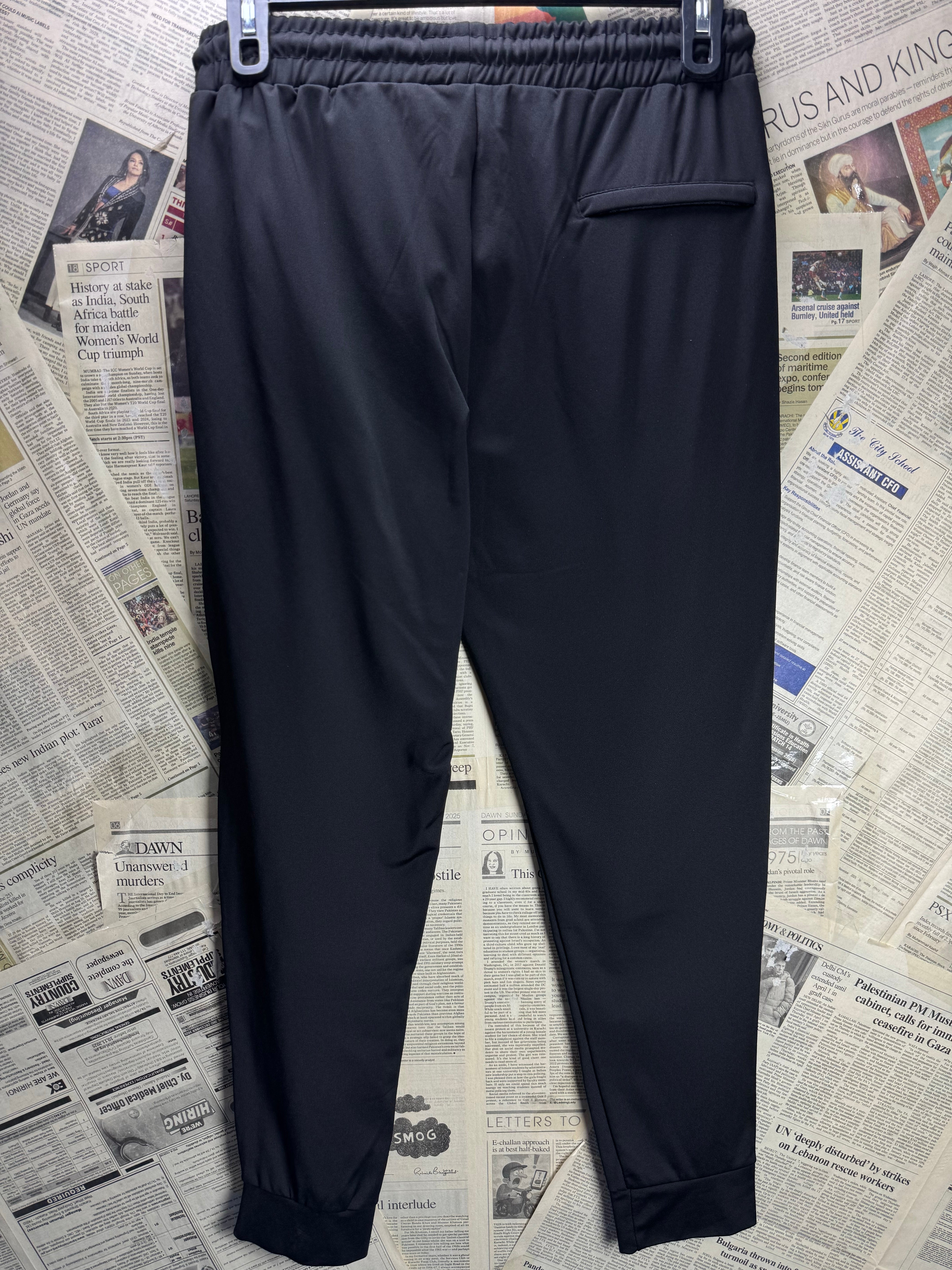 Under Armo*r® Waist: 32" to 34" | Black | Sports Trousers | 2890 - Genuine Maal