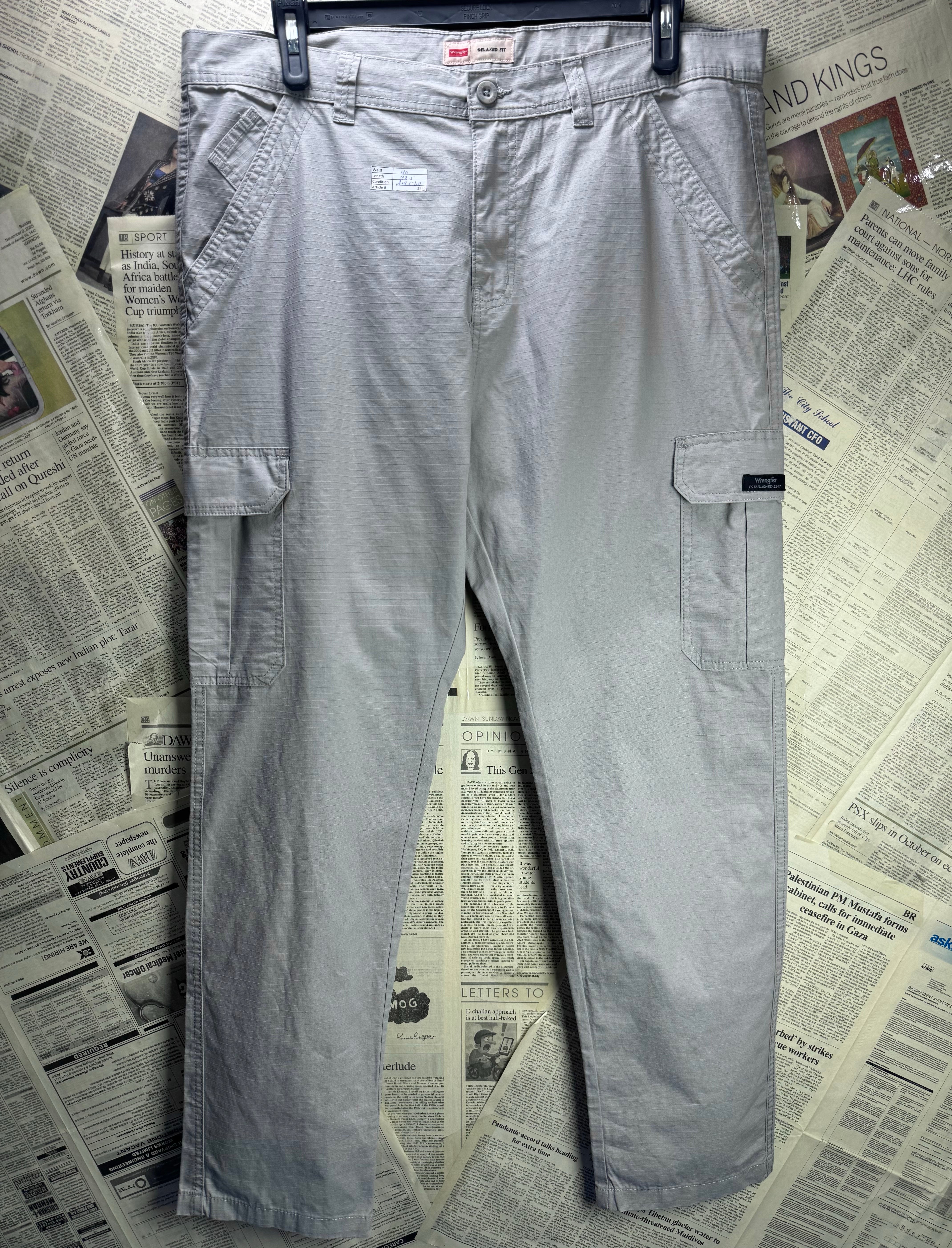 Wrangler® Waist: 40" | Grey | Relaxed Fit Cargo Trousers | 2936 - Genuine Maal