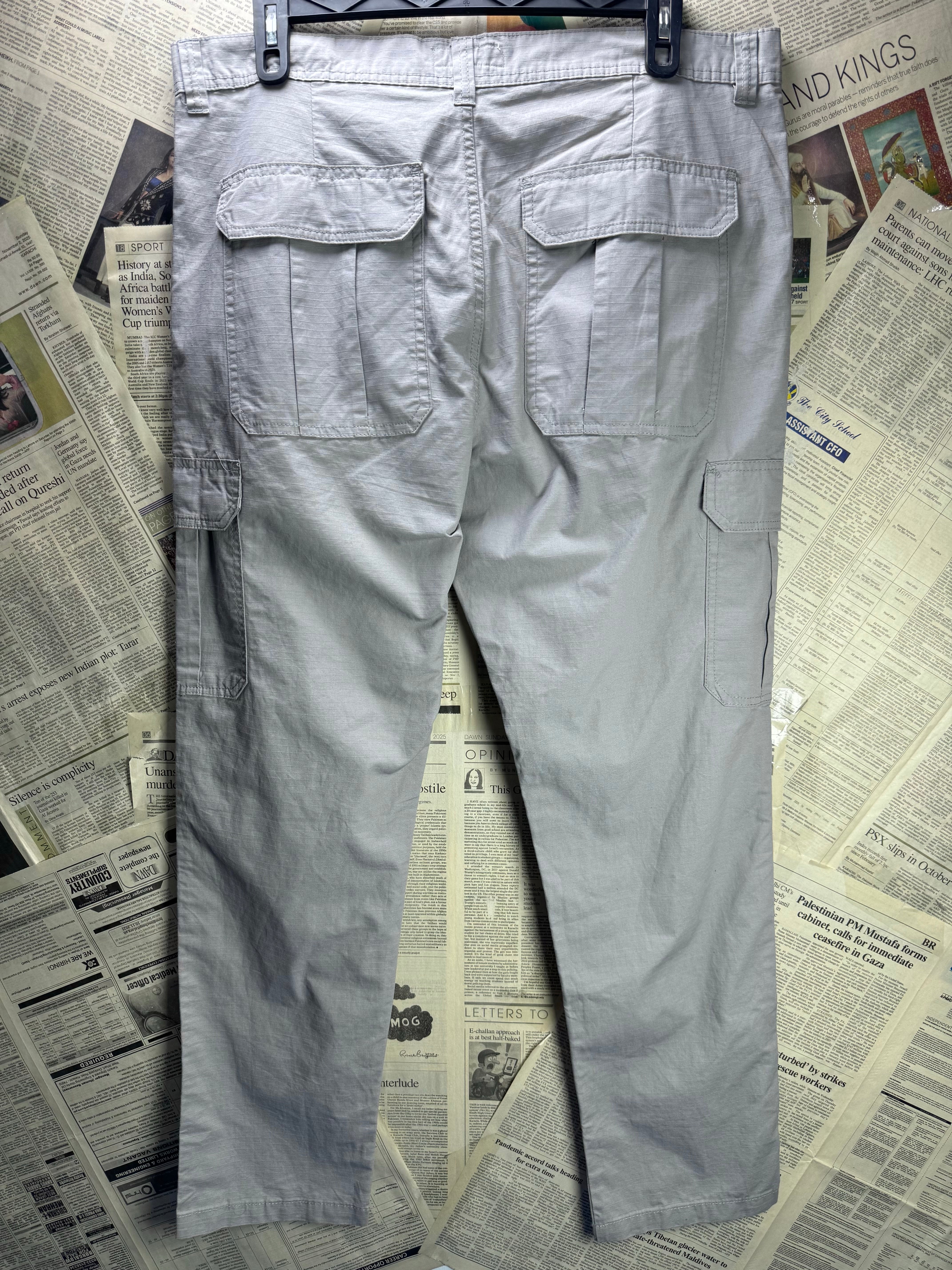 Wrangler® Waist: 40" | Grey | Relaxed Fit Cargo Trousers | 2936 - Genuine Maal