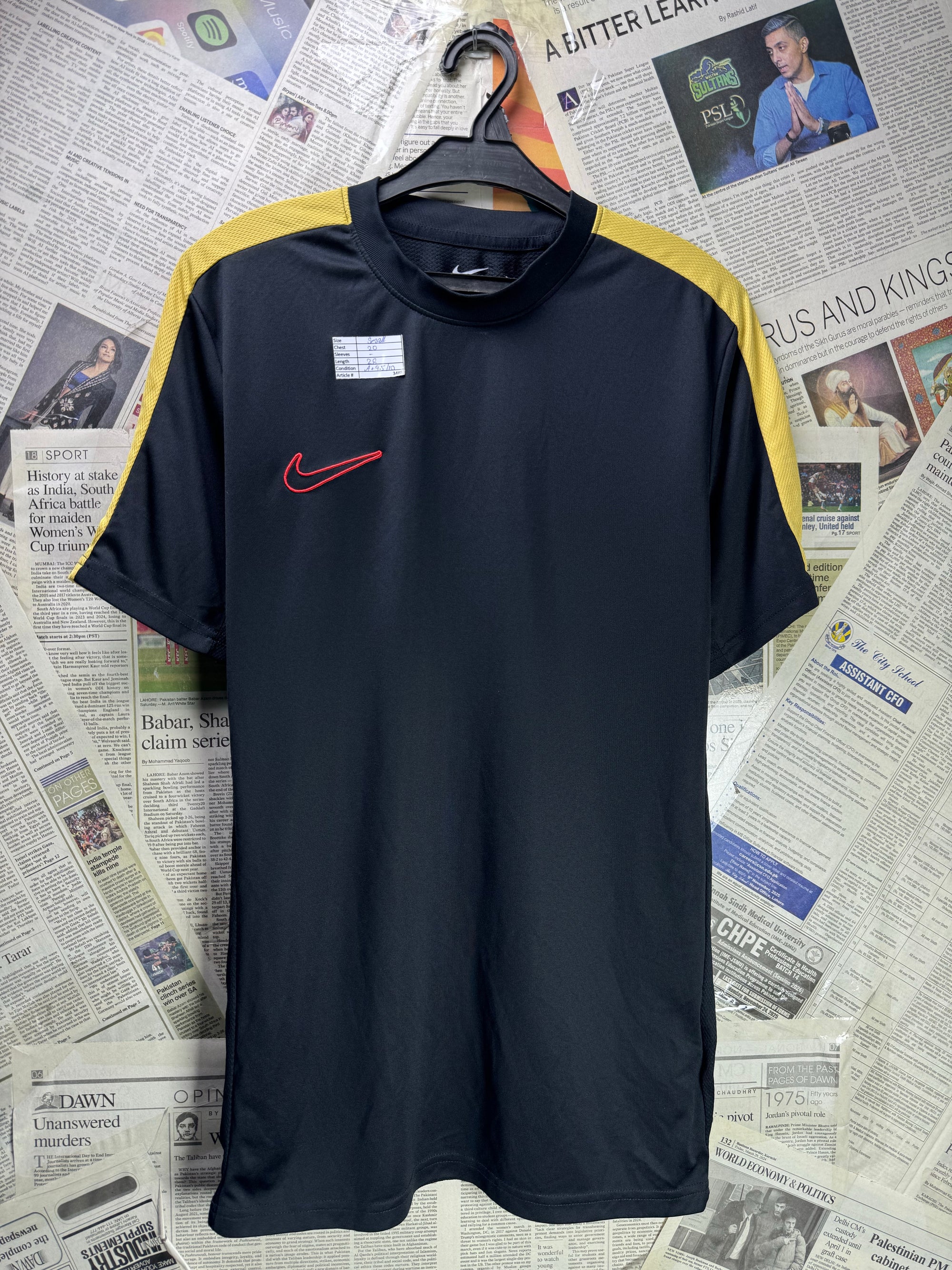 N*ke® Small | Chest: 20" | Black | Dri - Fit Sports T-Shirt | Poly | 3488 - Genuine Maal