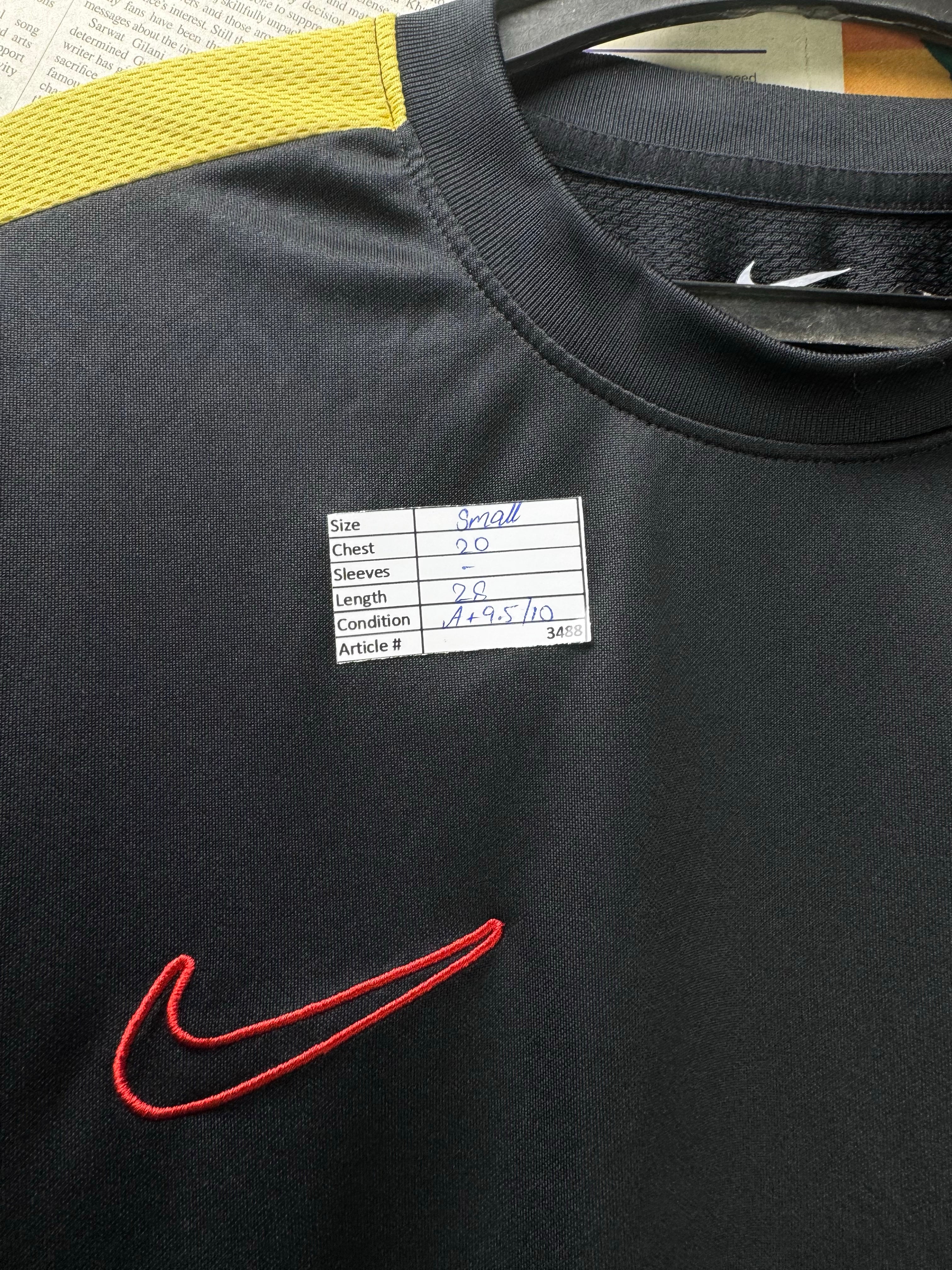 N*ke® Small | Chest: 20" | Black | Dri - Fit Sports T-Shirt | Poly | 3488 - Genuine Maal