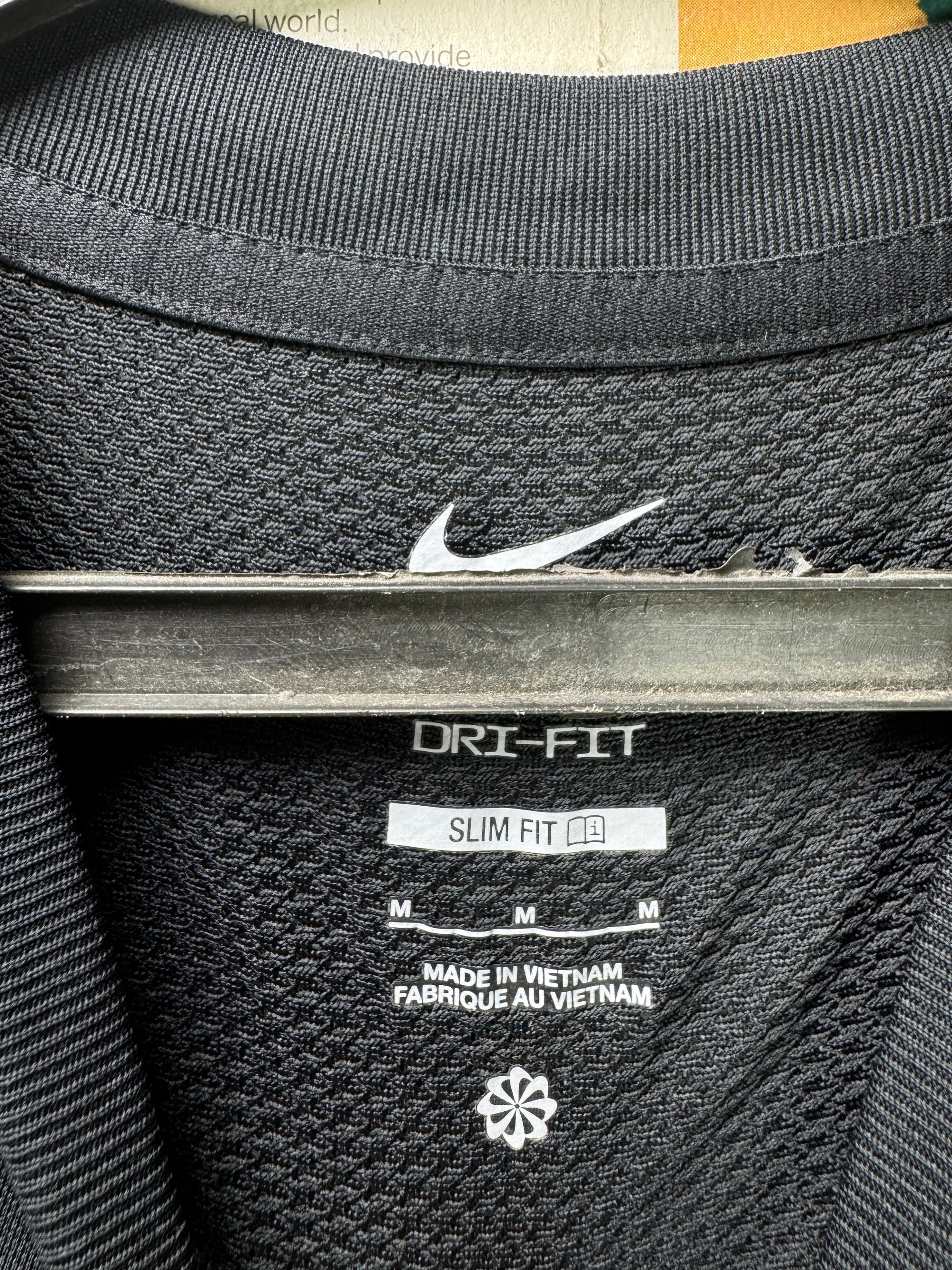 N*ke® Small | Chest: 20" | Black | Dri - Fit Sports T-Shirt | Poly | 3488 - Genuine Maal