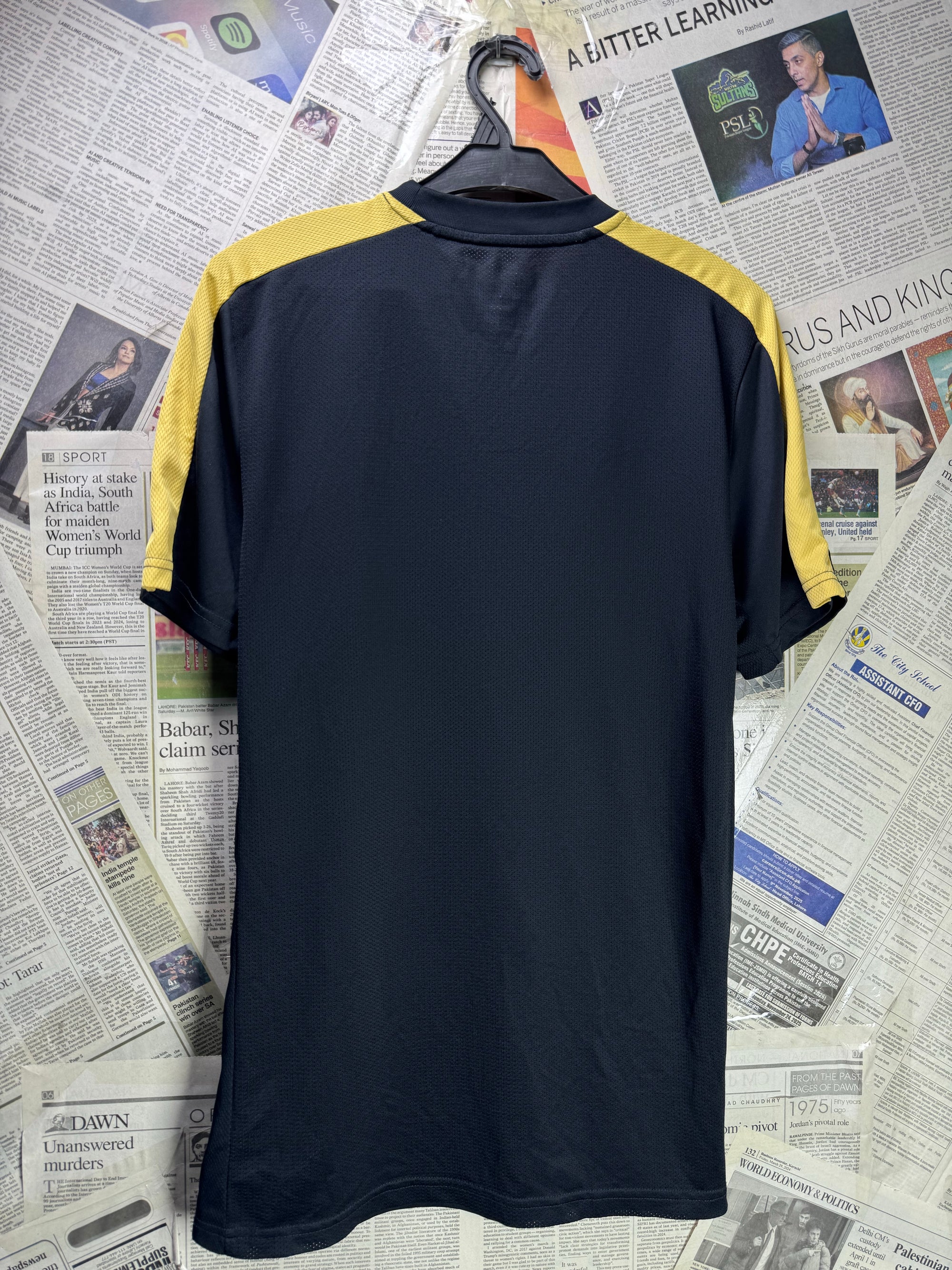 N*ke® Small | Chest: 20" | Black | Dri - Fit Sports T-Shirt | Poly | 3488 - Genuine Maal