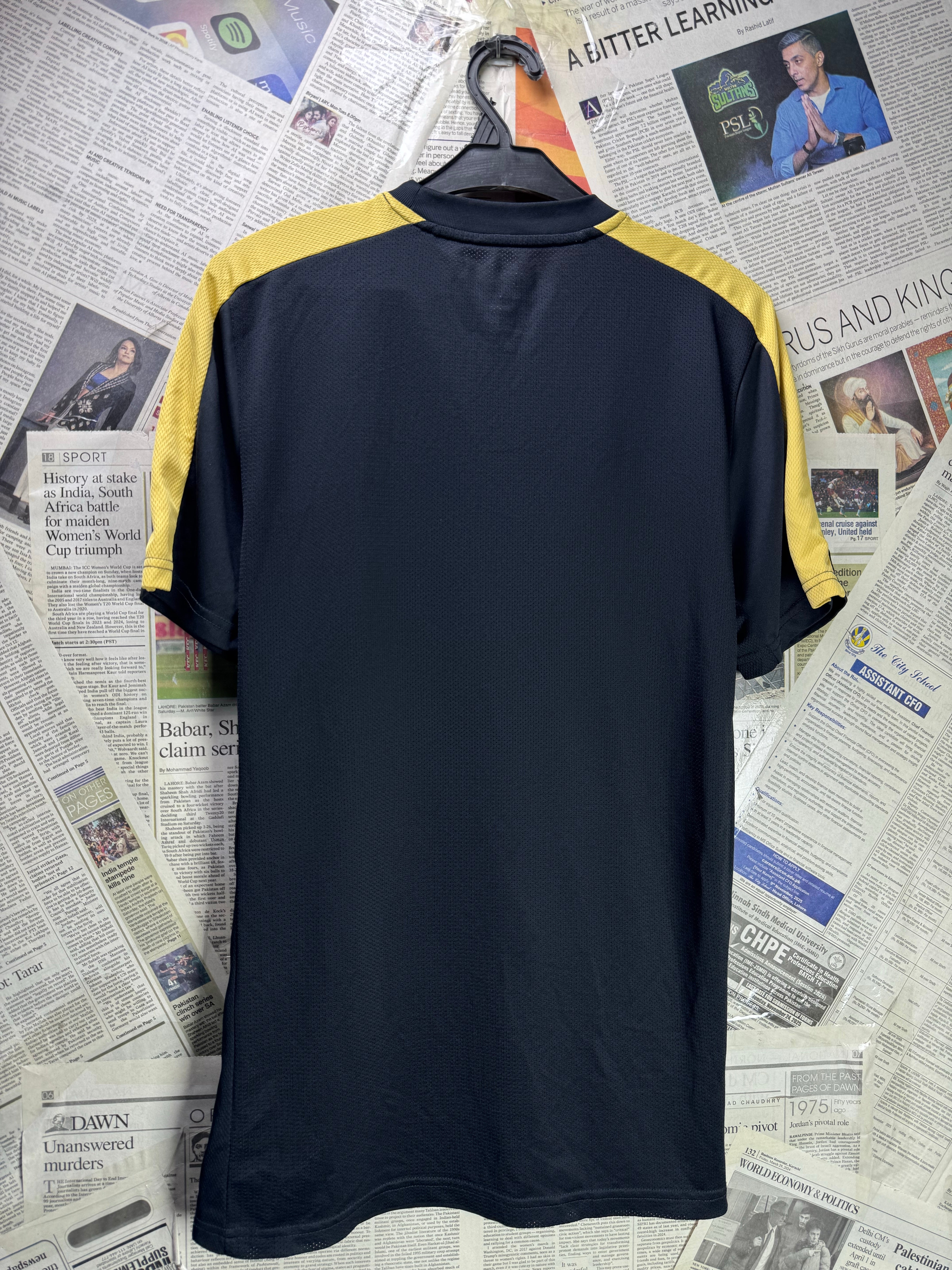 N*ke® Small | Chest: 20" | Black | Dri - Fit Sports T-Shirt | Poly | 3488 - Genuine Maal