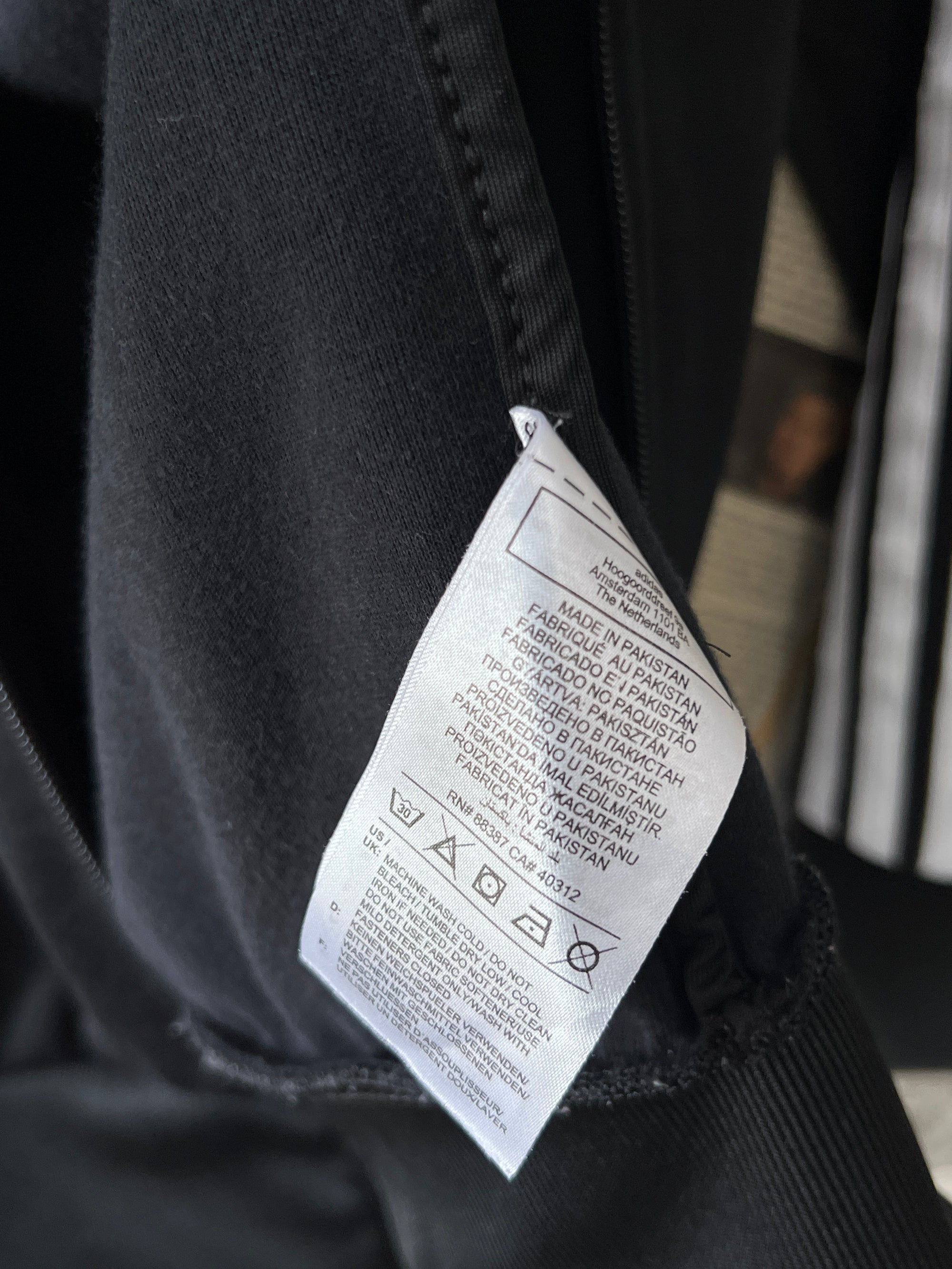 Adid*s® Medium | Chest: 22 | Black | Jacket | 677 - Genuine Maal