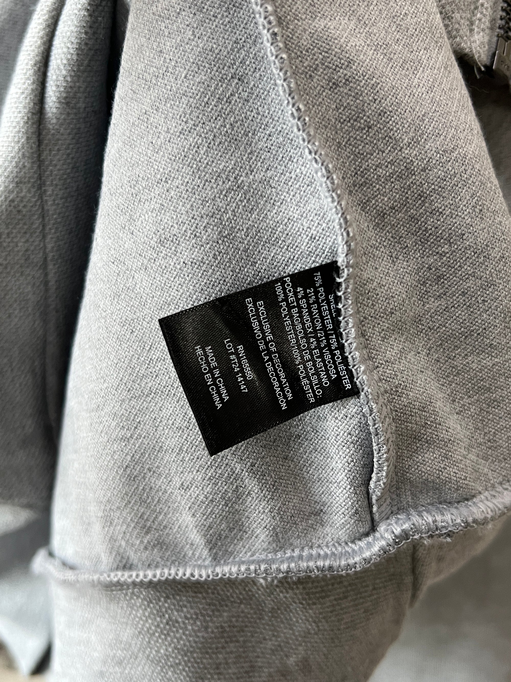 32" Heat® L/XL | Chest: 24.5" | Grey | Full Zipper with Upper Jacket | 670 - Genuine Maal