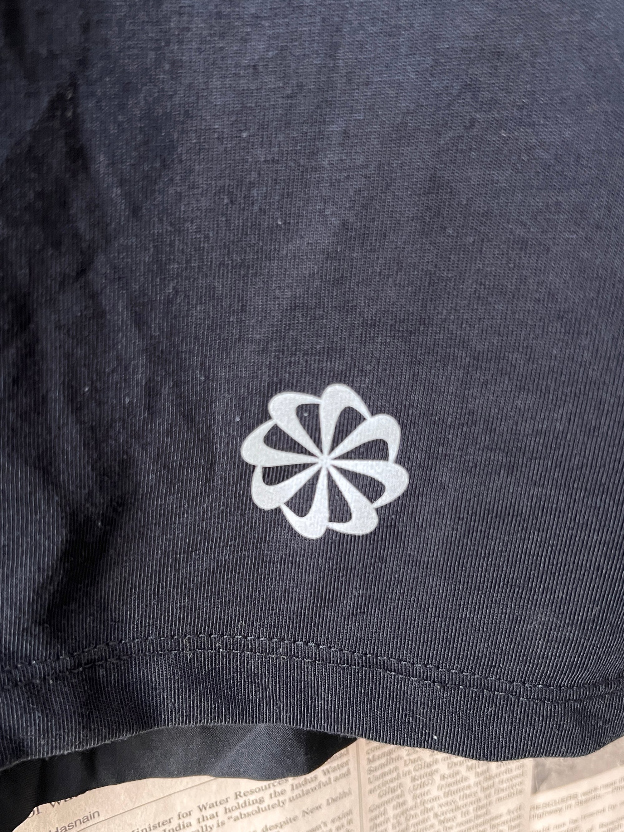 N*ke® Medium | Chest: 22 | Black | T-Shirt | 768 - Genuine Maal