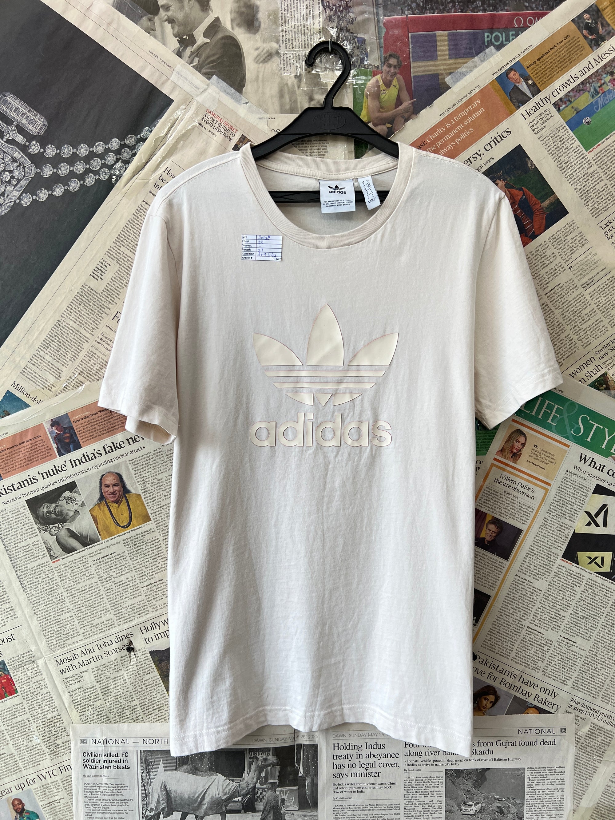 Adid*s® Small | Chest: 19" | Cream | T-Shirt | 672 - Genuine Maal