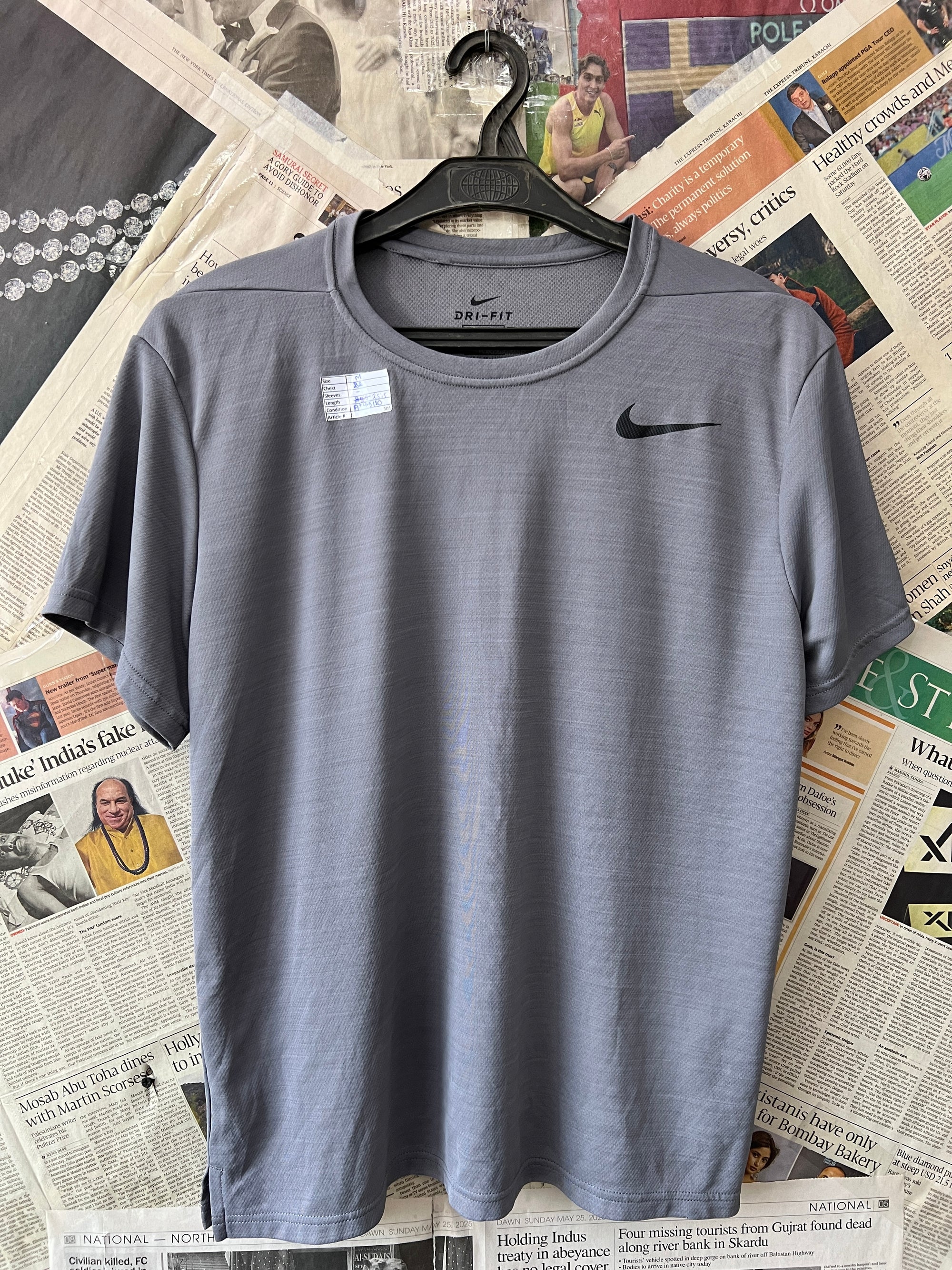 N*ke® Medium | Chest: 22 | Grey | T-Shirt | 301 - Genuine Maal