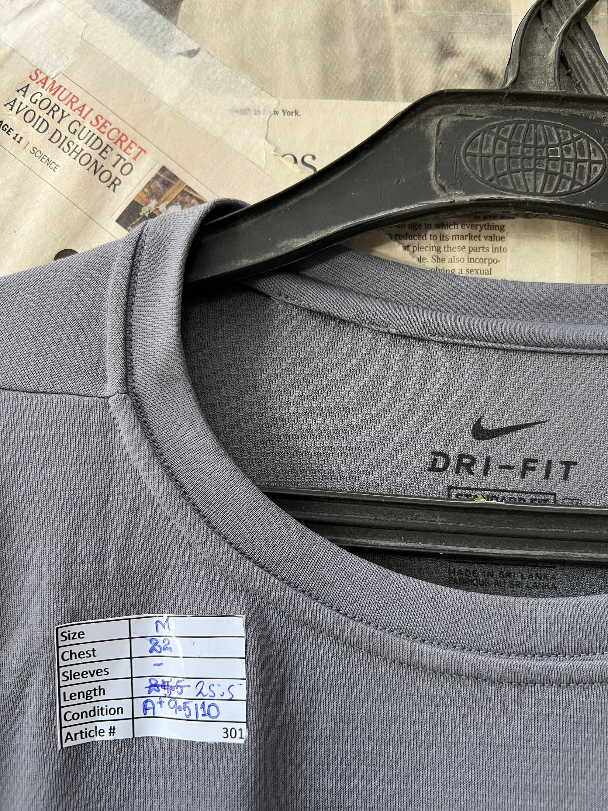 N*ke® Medium | Chest: 22 | Grey | T-Shirt | 301 - Genuine Maal