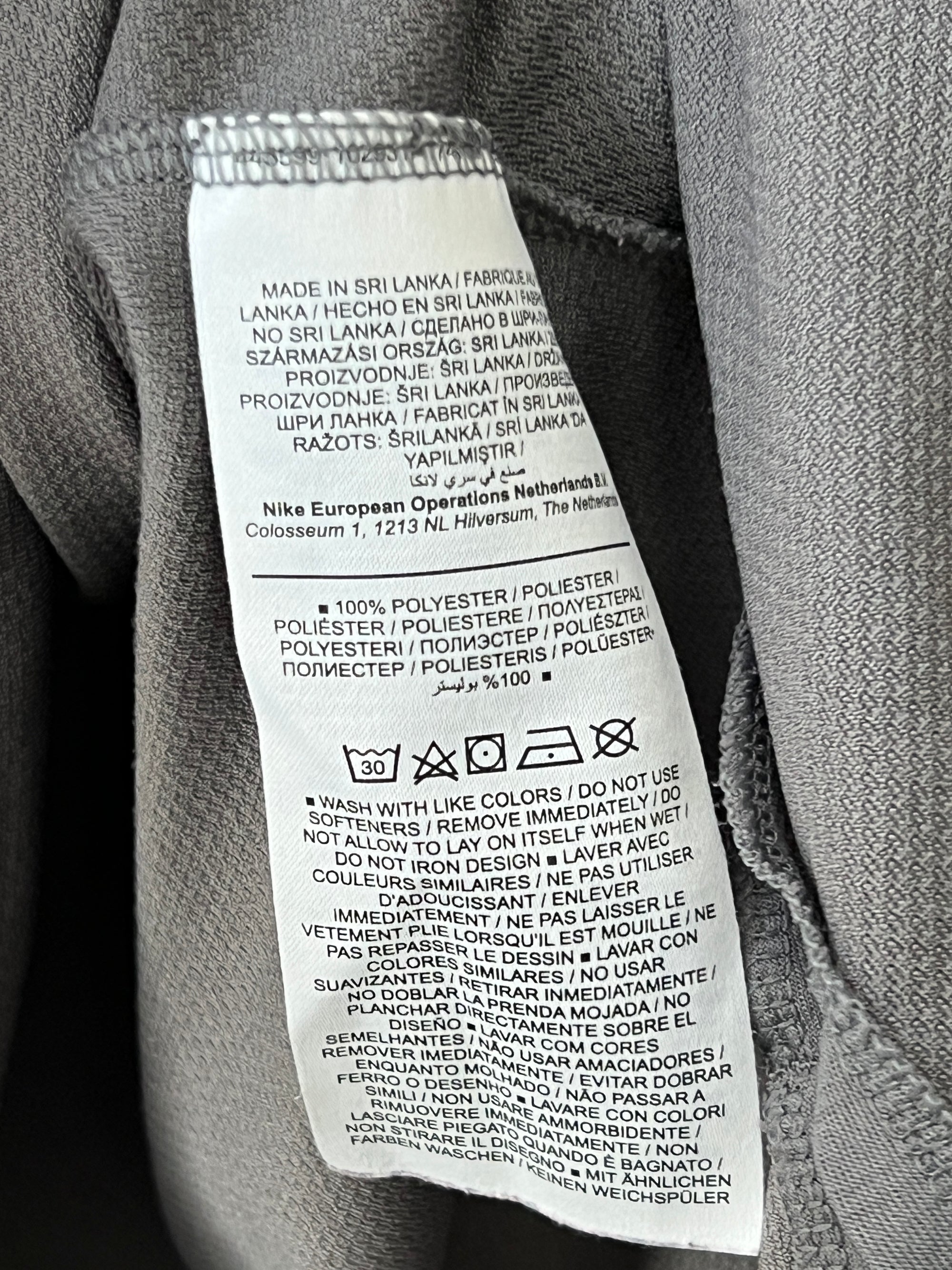 N*ke® Medium | Chest: 22 | Grey | T-Shirt | 301 - Genuine Maal