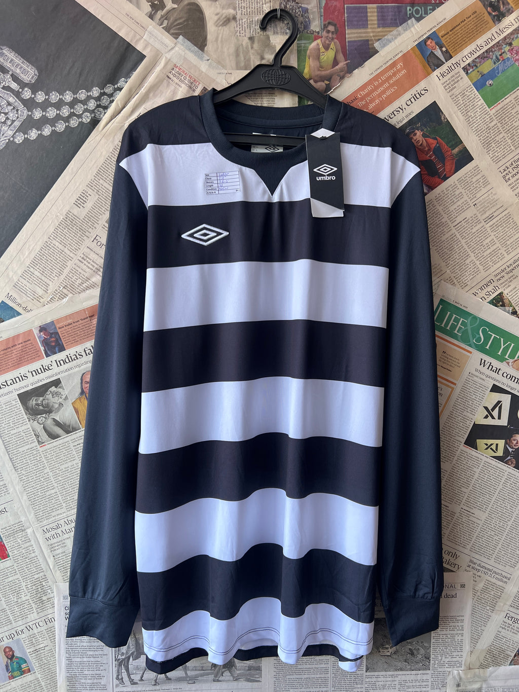 Umbro® Large | Chest: 24" | Sweat Shirt | 861 - Genuine Maal