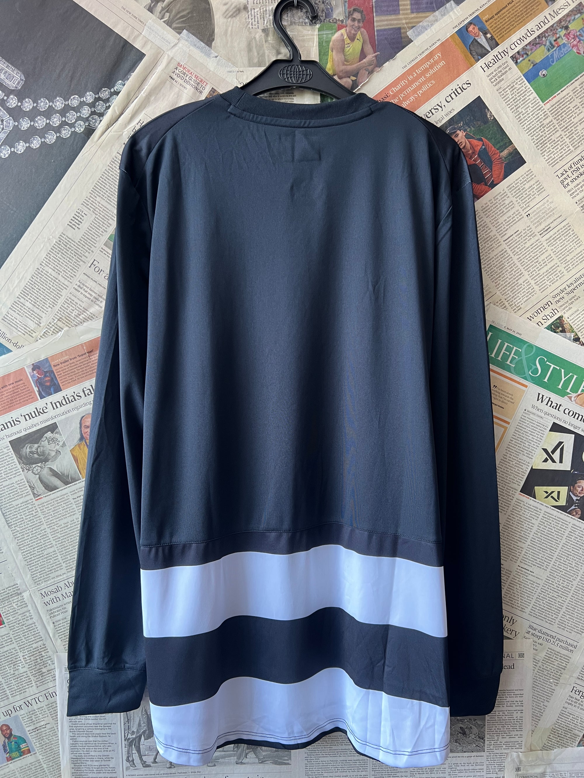 Umbro® Large | Chest: 24" | Sweat Shirt | 861 - Genuine Maal