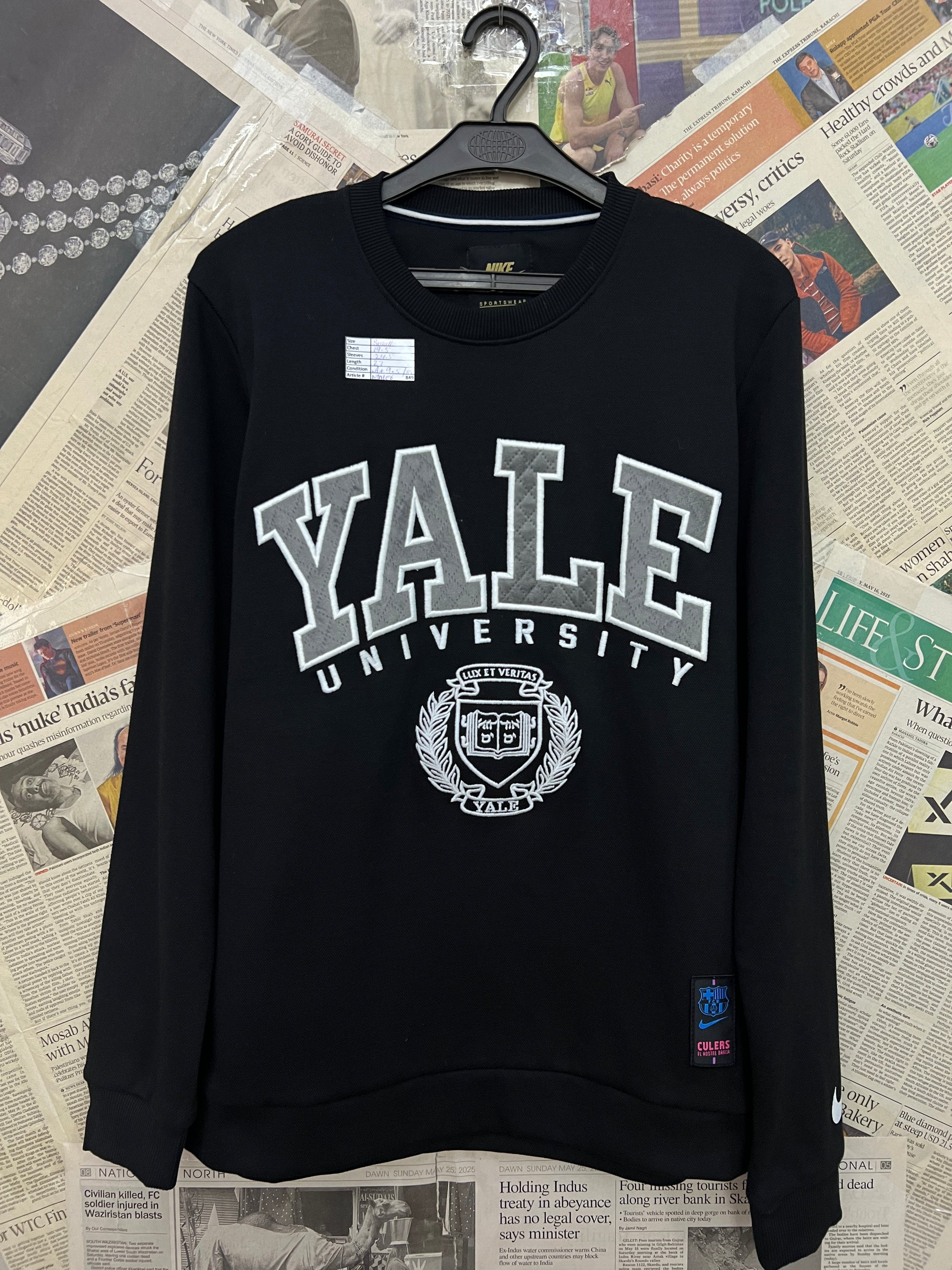 N*ke® Small | Chest: 19.5" | Black | Sweat Shirt | 849 - Genuine Maal