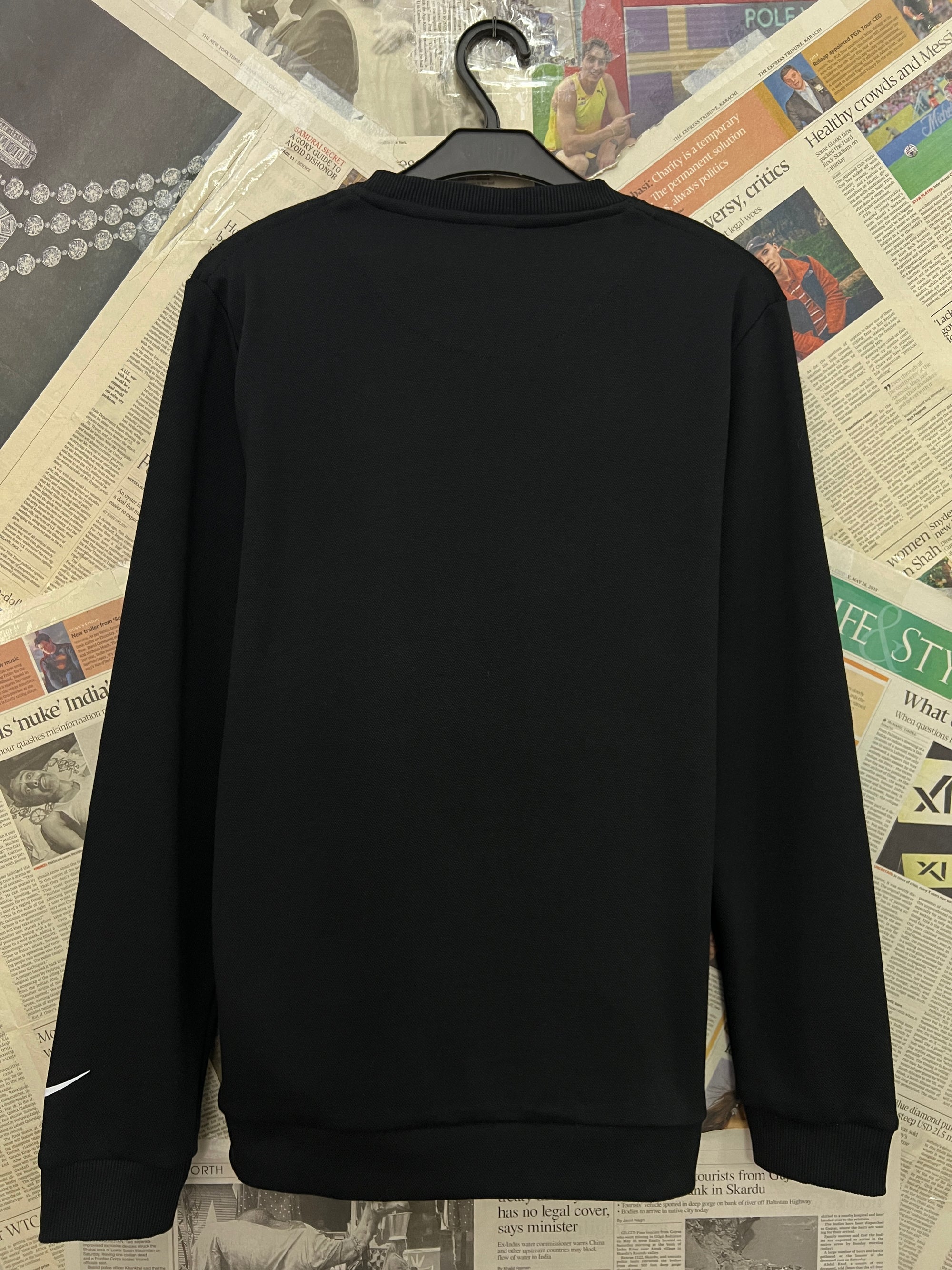 N*ke® Small | Chest: 19.5" | Black | Sweat Shirt | 849 - Genuine Maal