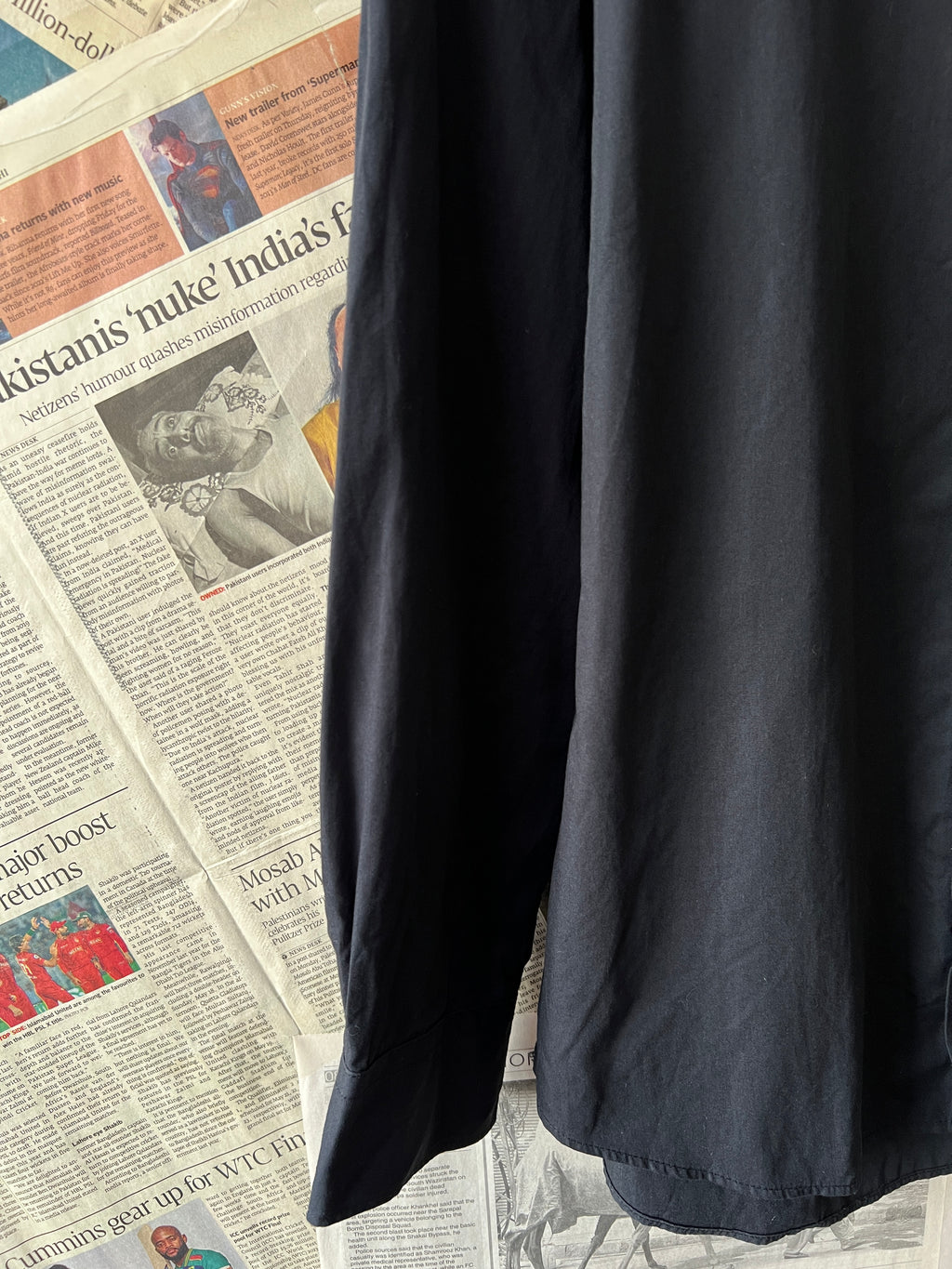 French Connection® Small | Chest: 21" | Black | Shirt | 304 - Genuine Maal