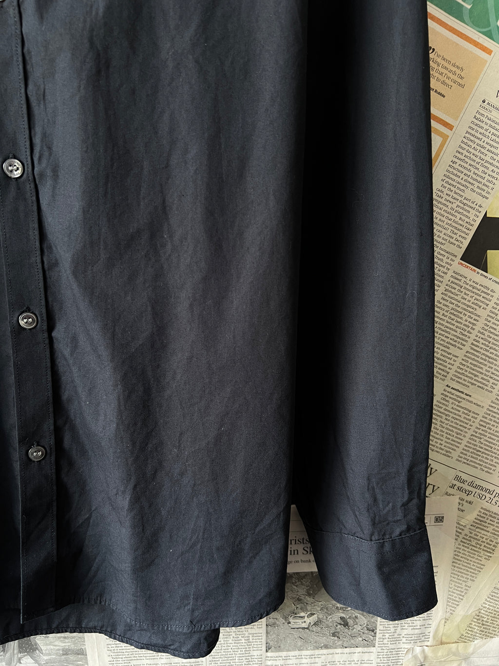 French Connection® Small | Chest: 21" | Black | Shirt | 304 - Genuine Maal