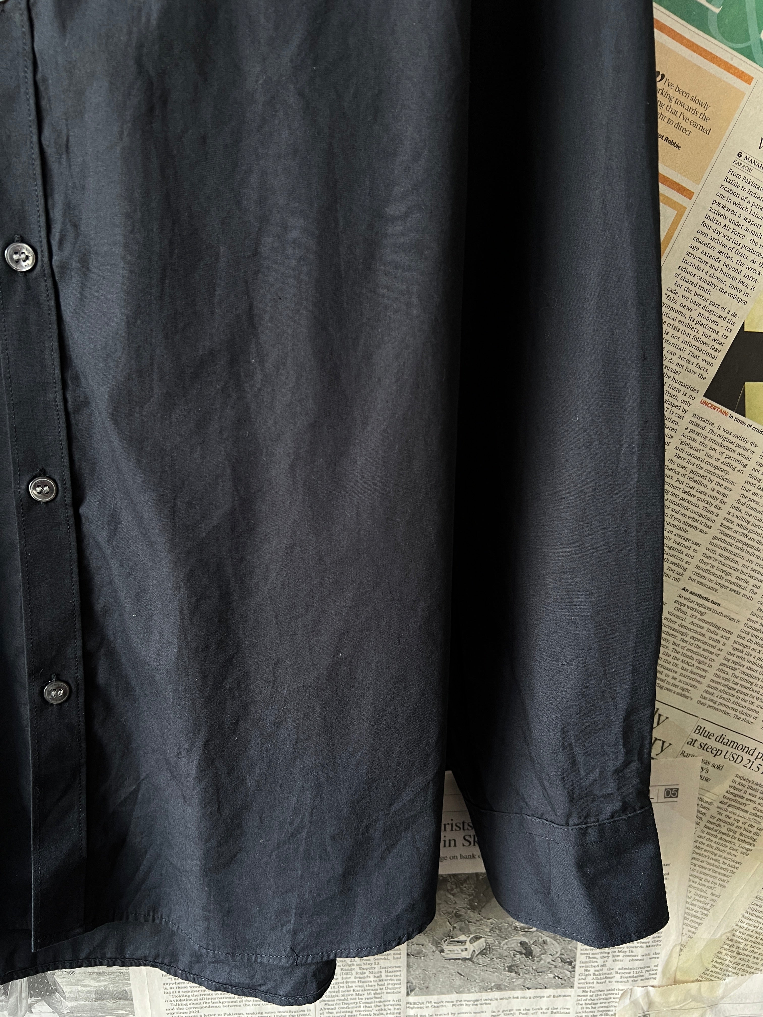 French Connection® Small | Chest: 21" | Black | Shirt | 304 - Genuine Maal