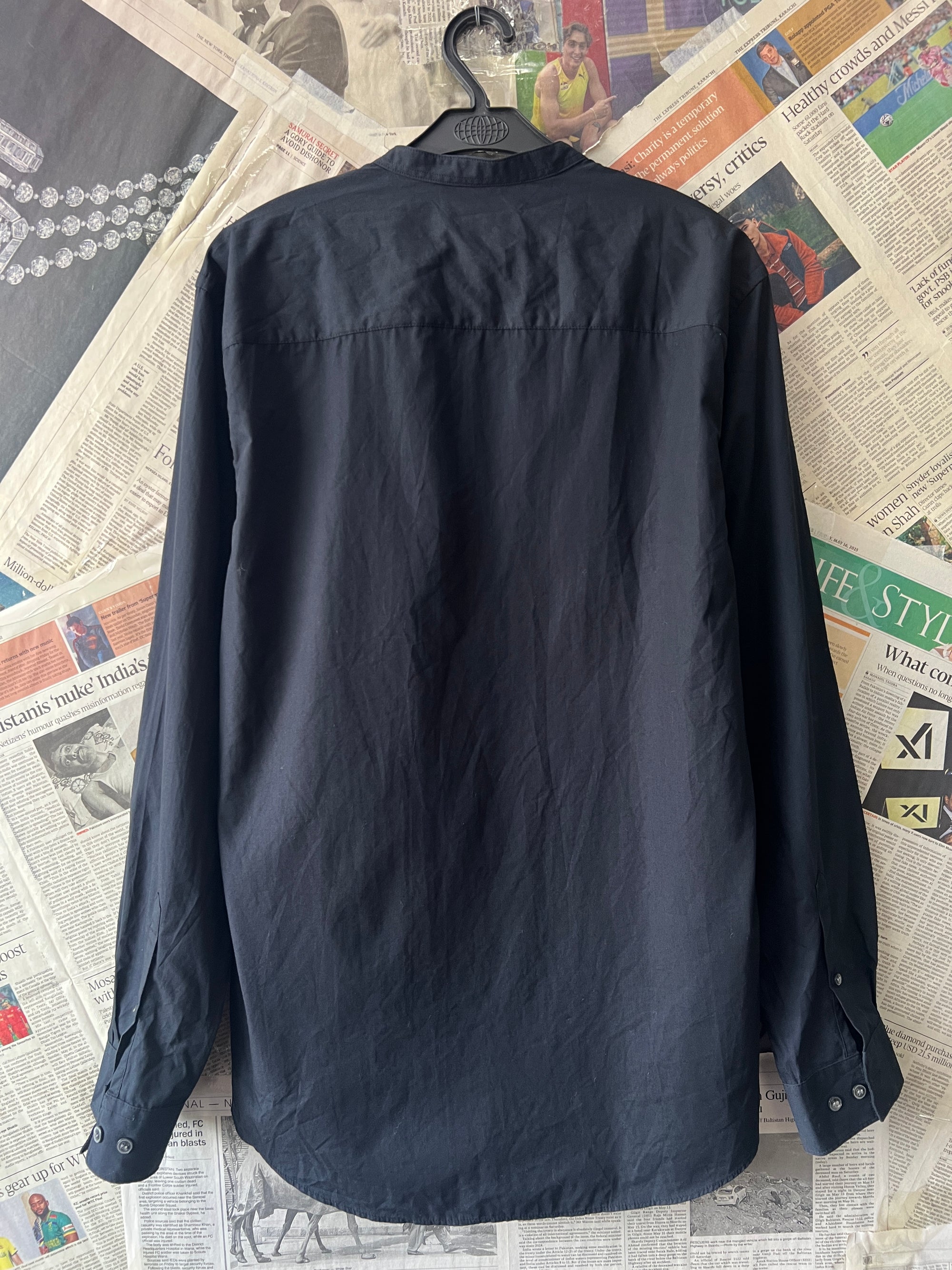 French Connection® Small | Chest: 21" | Black | Shirt | 304 - Genuine Maal