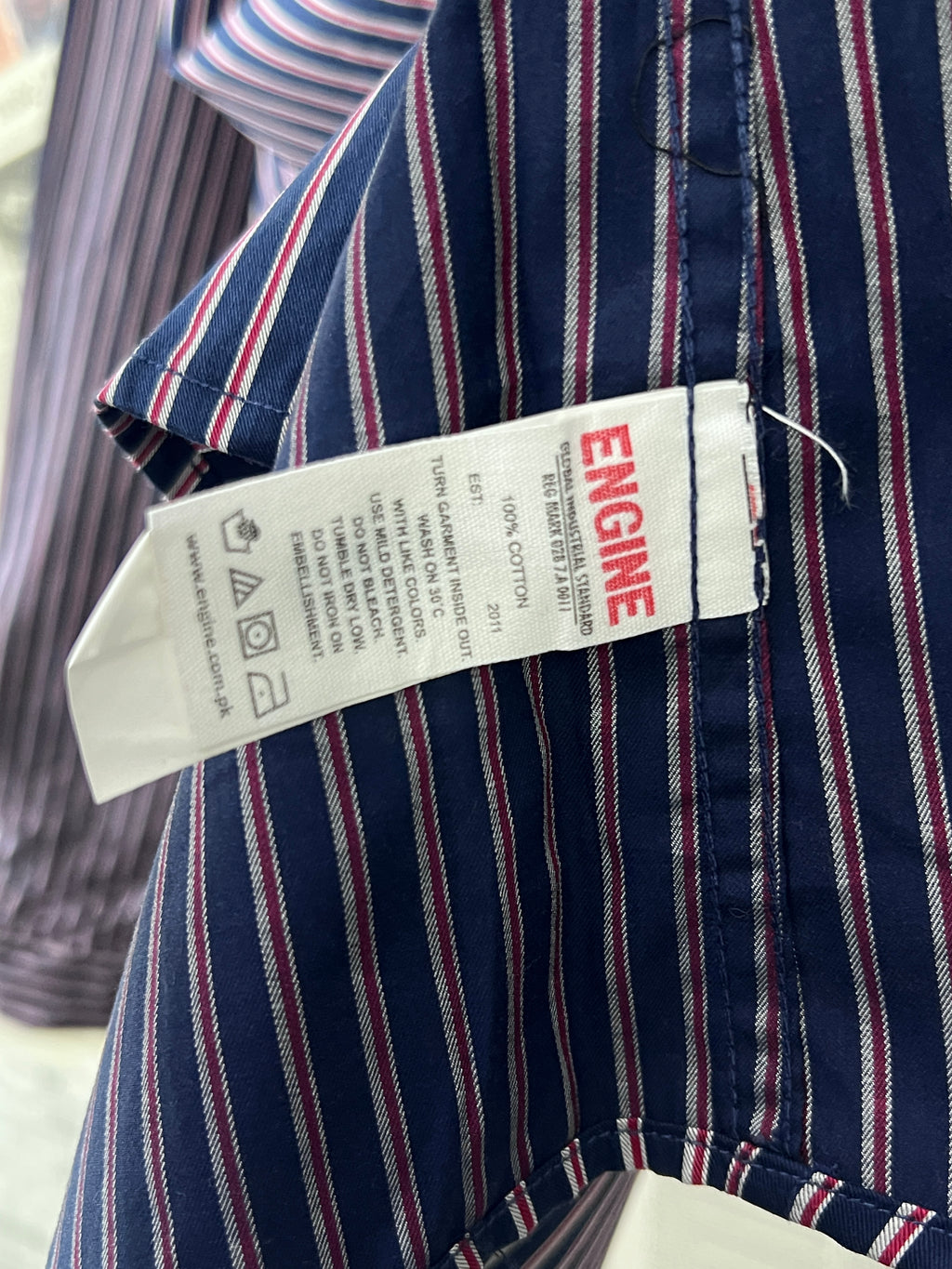 Engine® Large | Chest: 23.5" | Navy Striped | Shirt | 548 - Genuine Maal